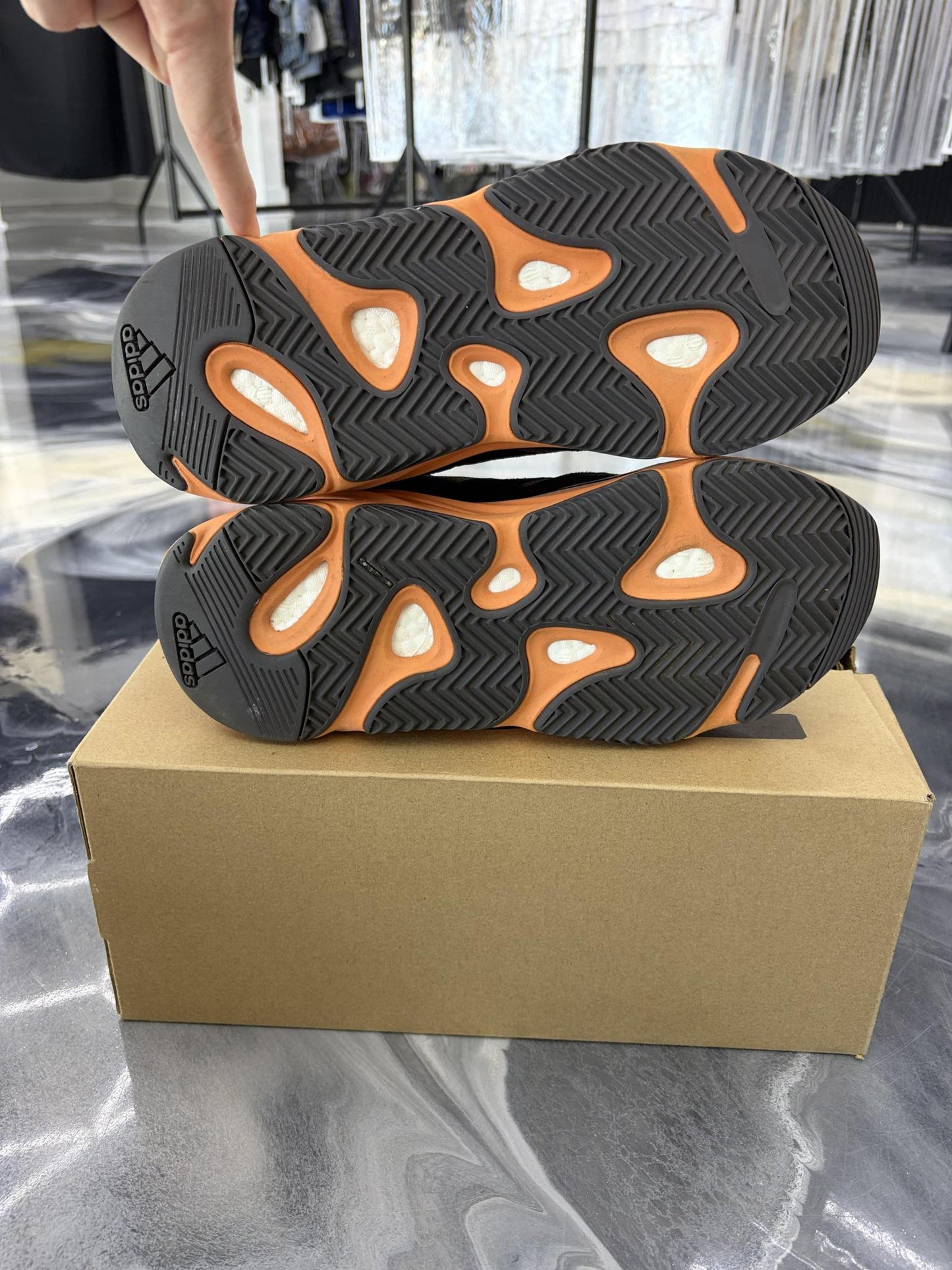 Yeezy 700 "Wash Orange" Used Size 10