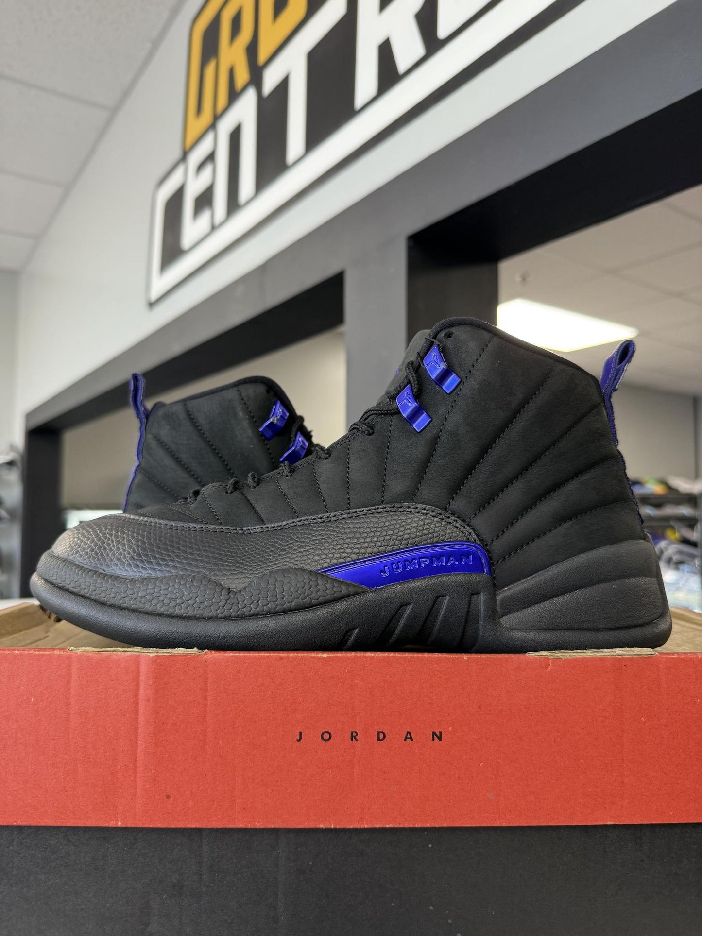 Jordan 12 "Dark Concord" Used Size 8.5