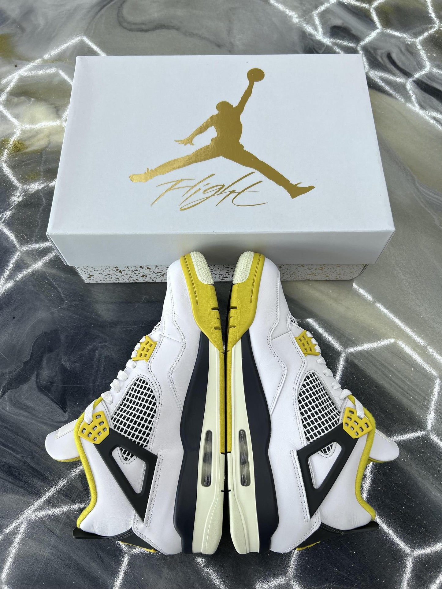 Jordan 4 "Vivid Sulfur" Used Size 10.5M/12W