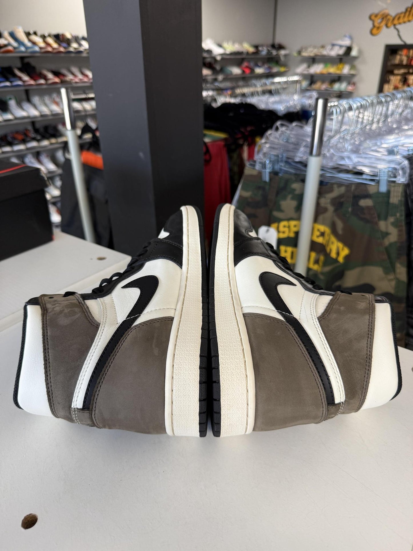 Jordan 1 "Mocha" Used Size 9.5