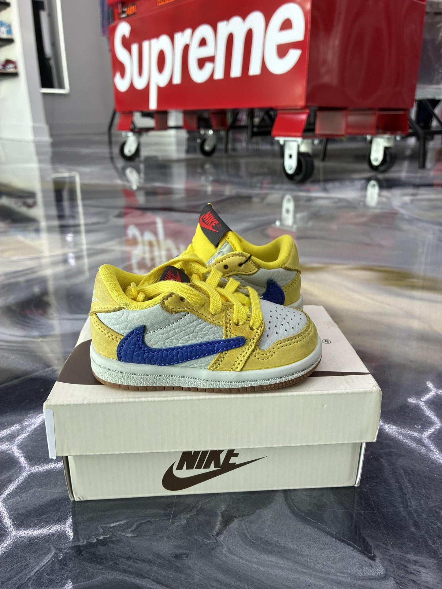 Jordan 1 Low Travis Scott Canary Used Size 4C