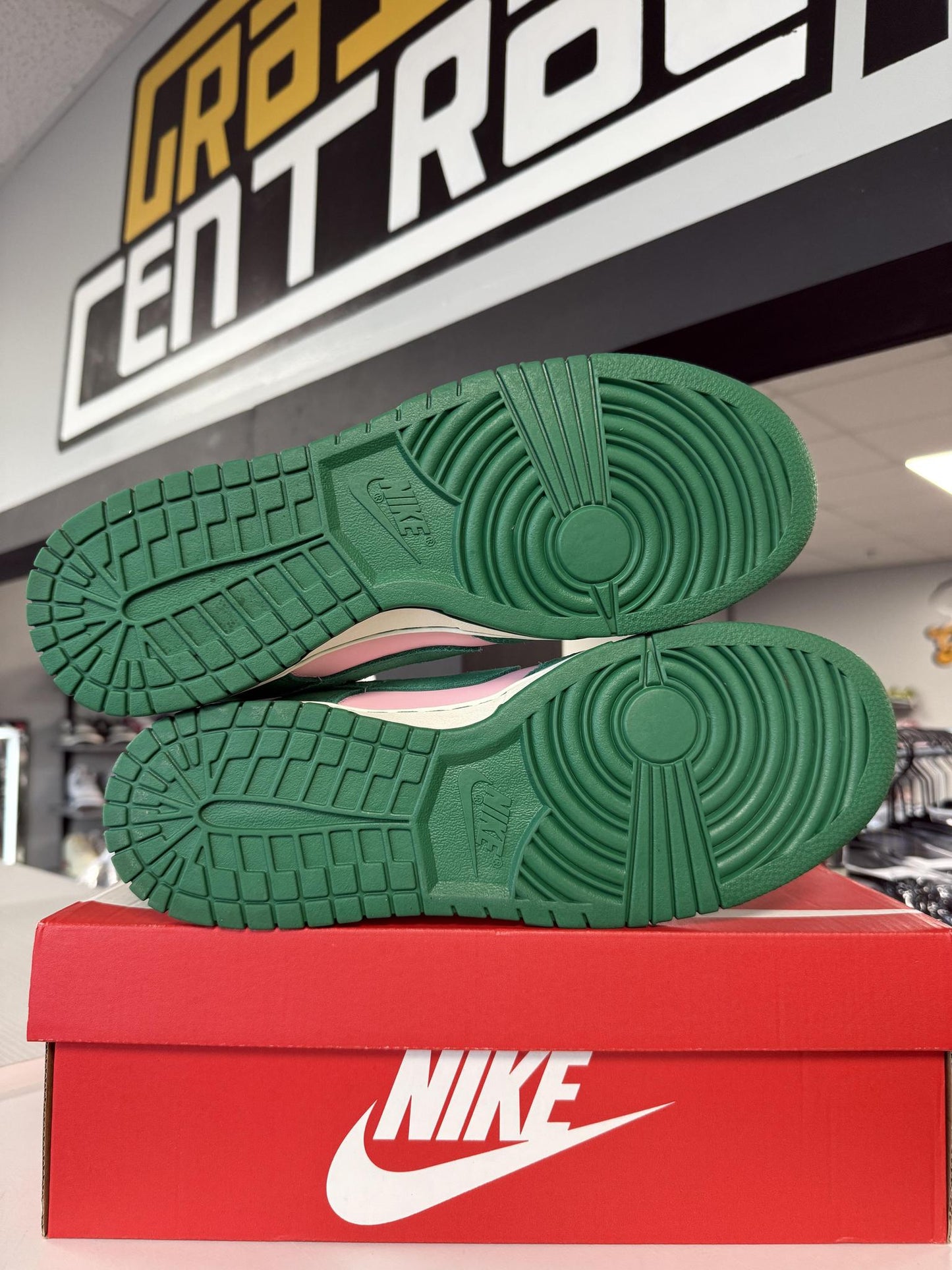 Nike Dunk Low "Soft Pink/Malachite" Used Size 11