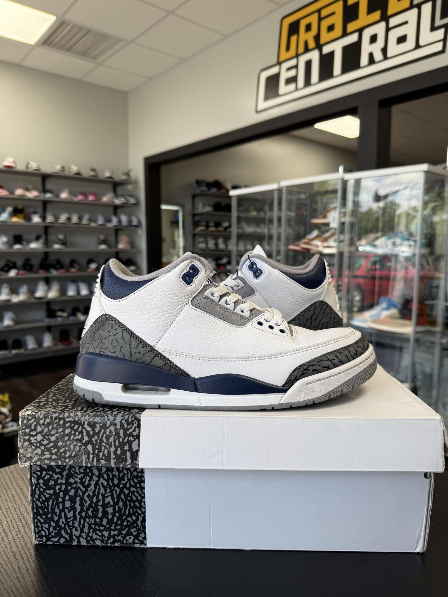 Jordan 3 "Midnight Navy" Used Size 8.5