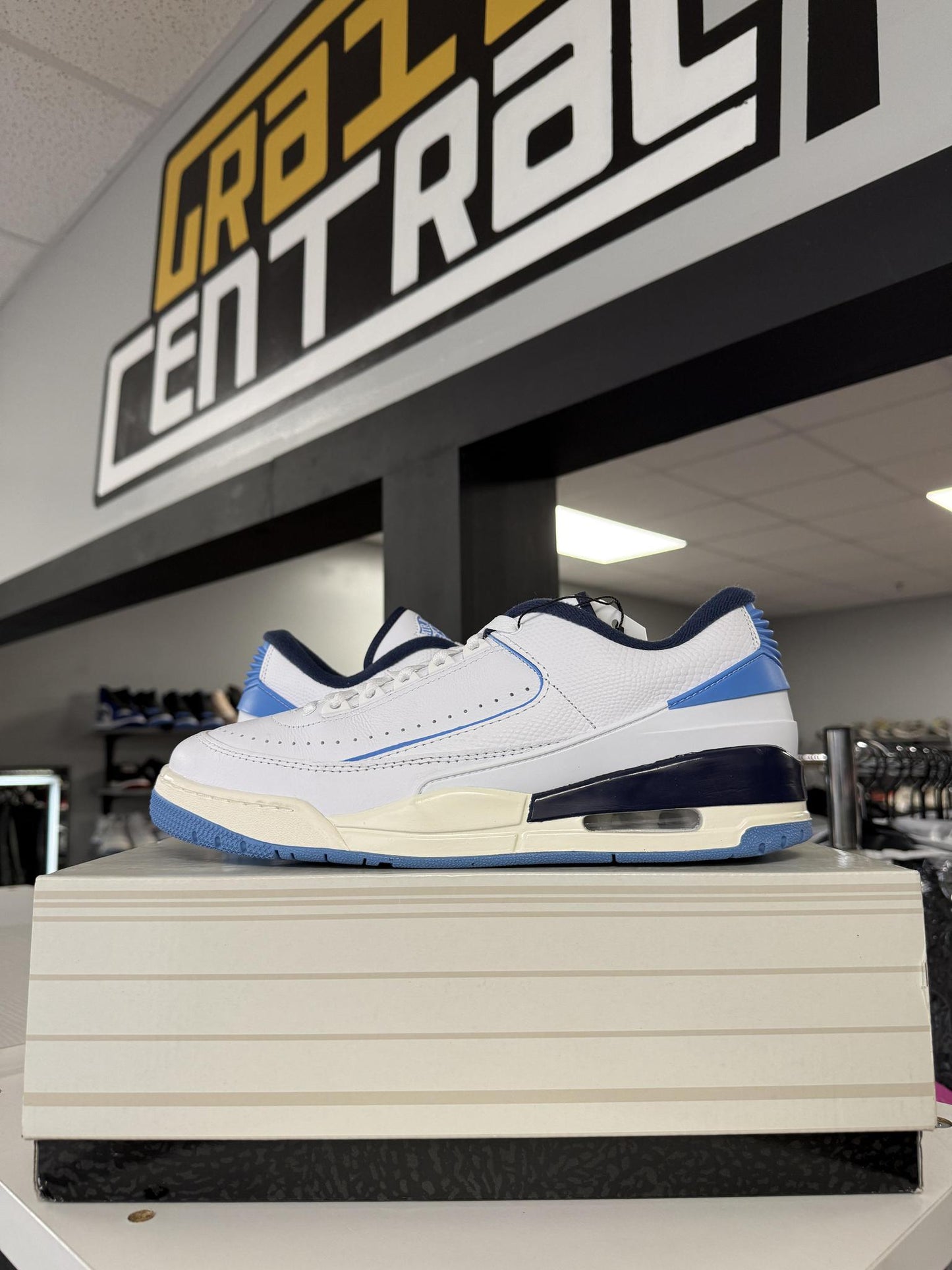 Jordan 2/3 Low "University Blue" Used Size 12