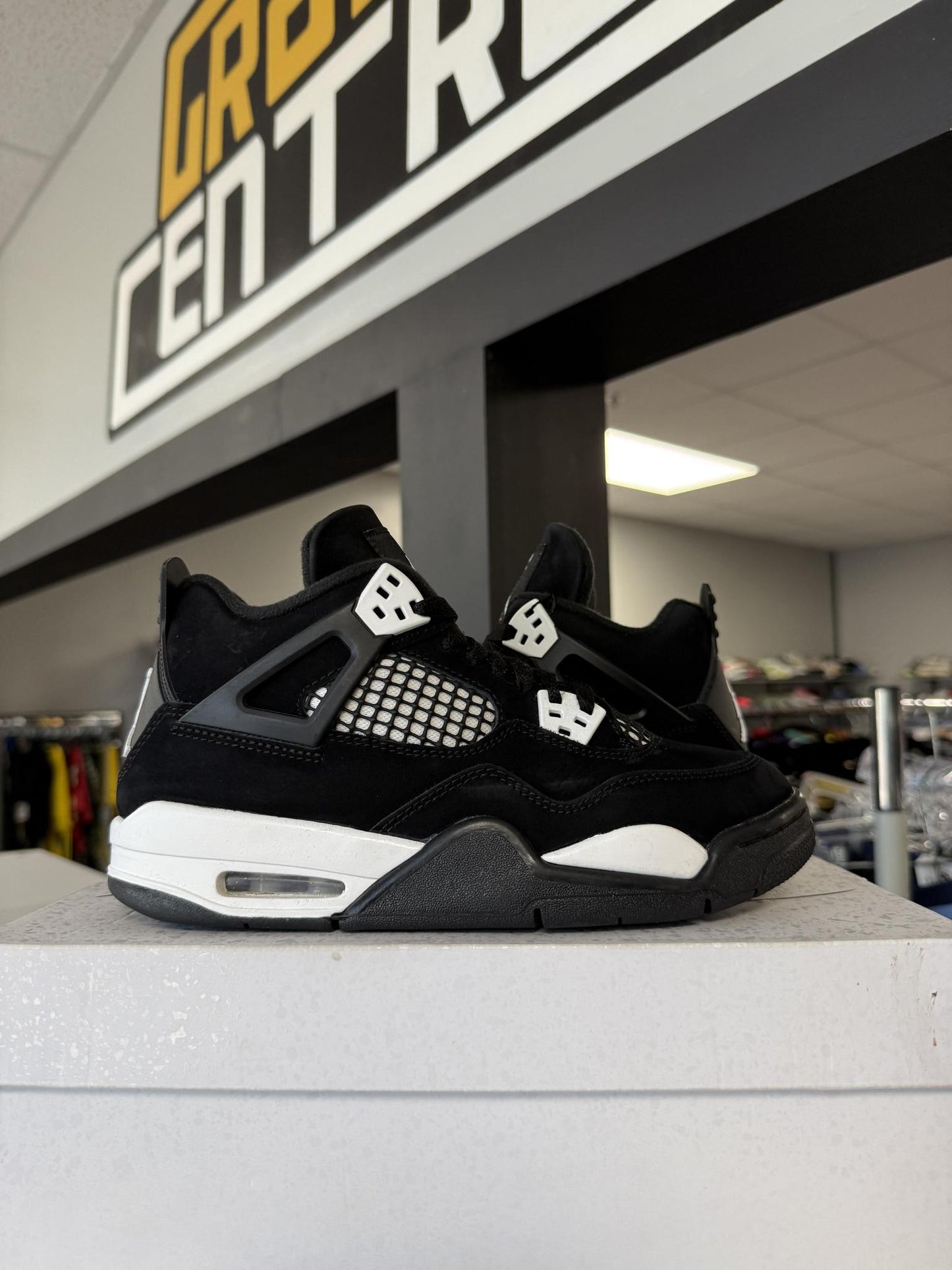 Jordan 4 "White Thunder" Used Size 5.5Y/7W
