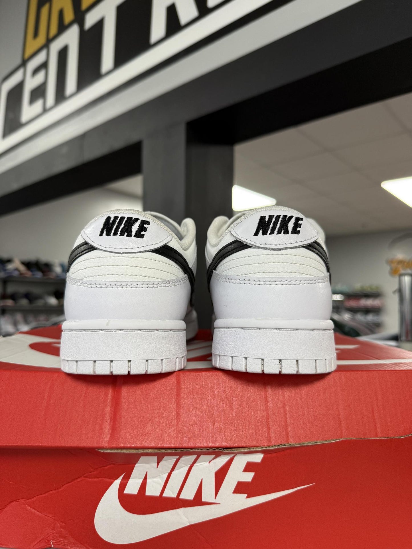 Nike Dunk Low "White Black" Used Size 9.5
