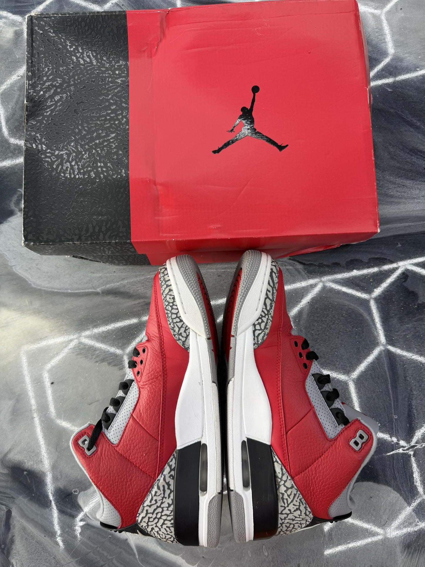 Jordan 3 "Unite" Used Size 9.5