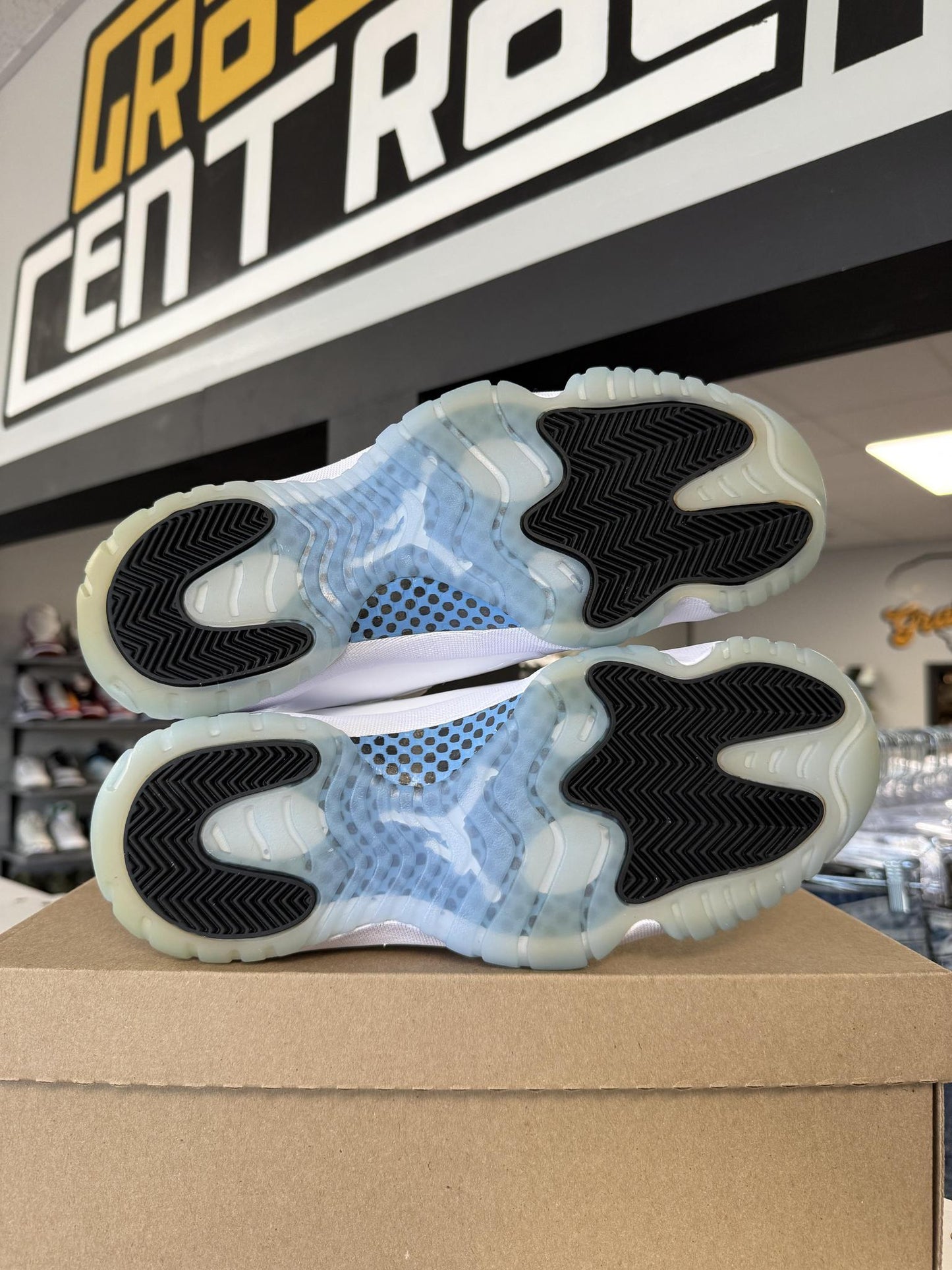 Jordan 11 "Legend Blue" Used Size 9.5