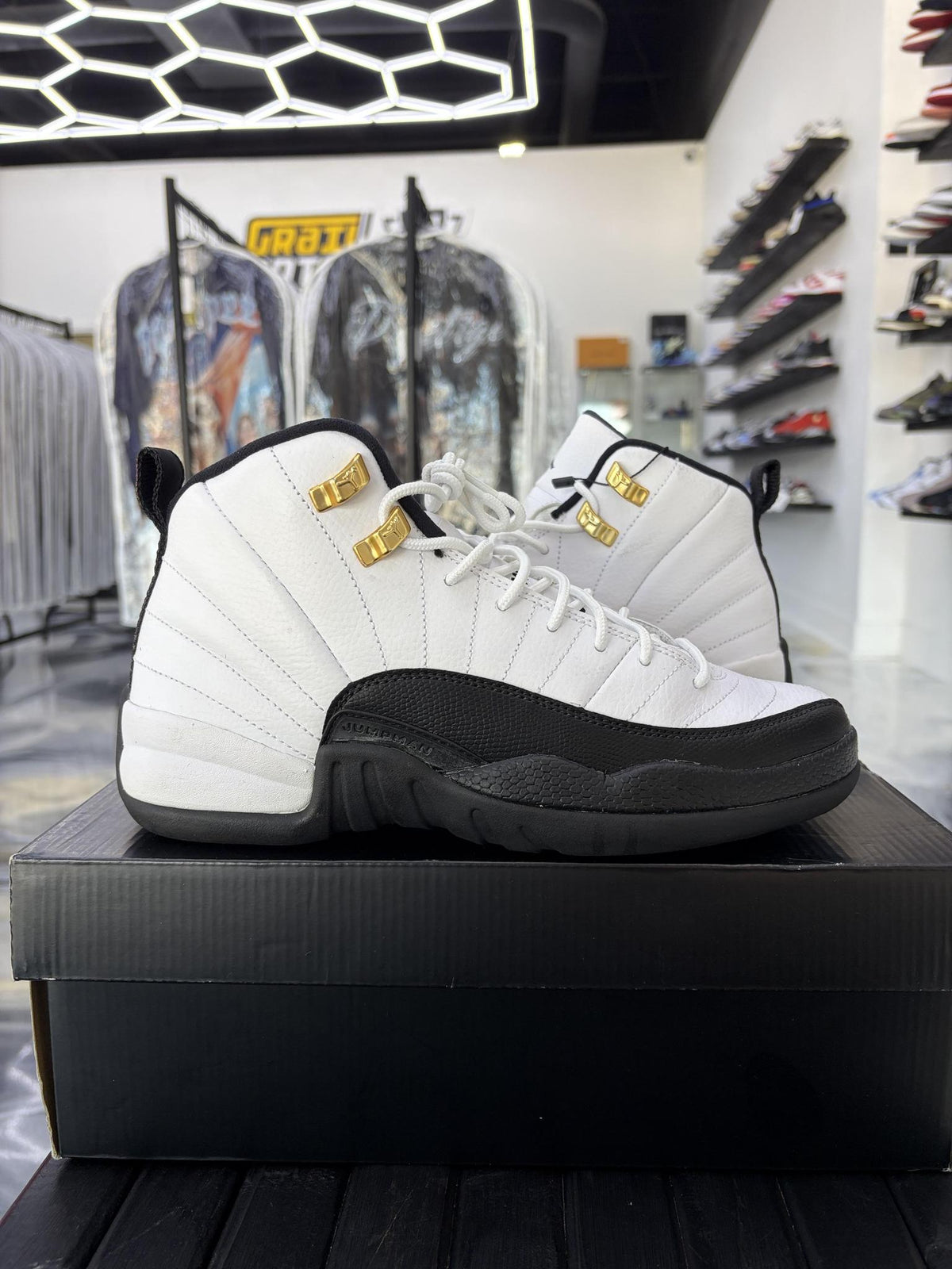 Jordan 12 "Taxi 2013" Used Size 6.5Y/8W