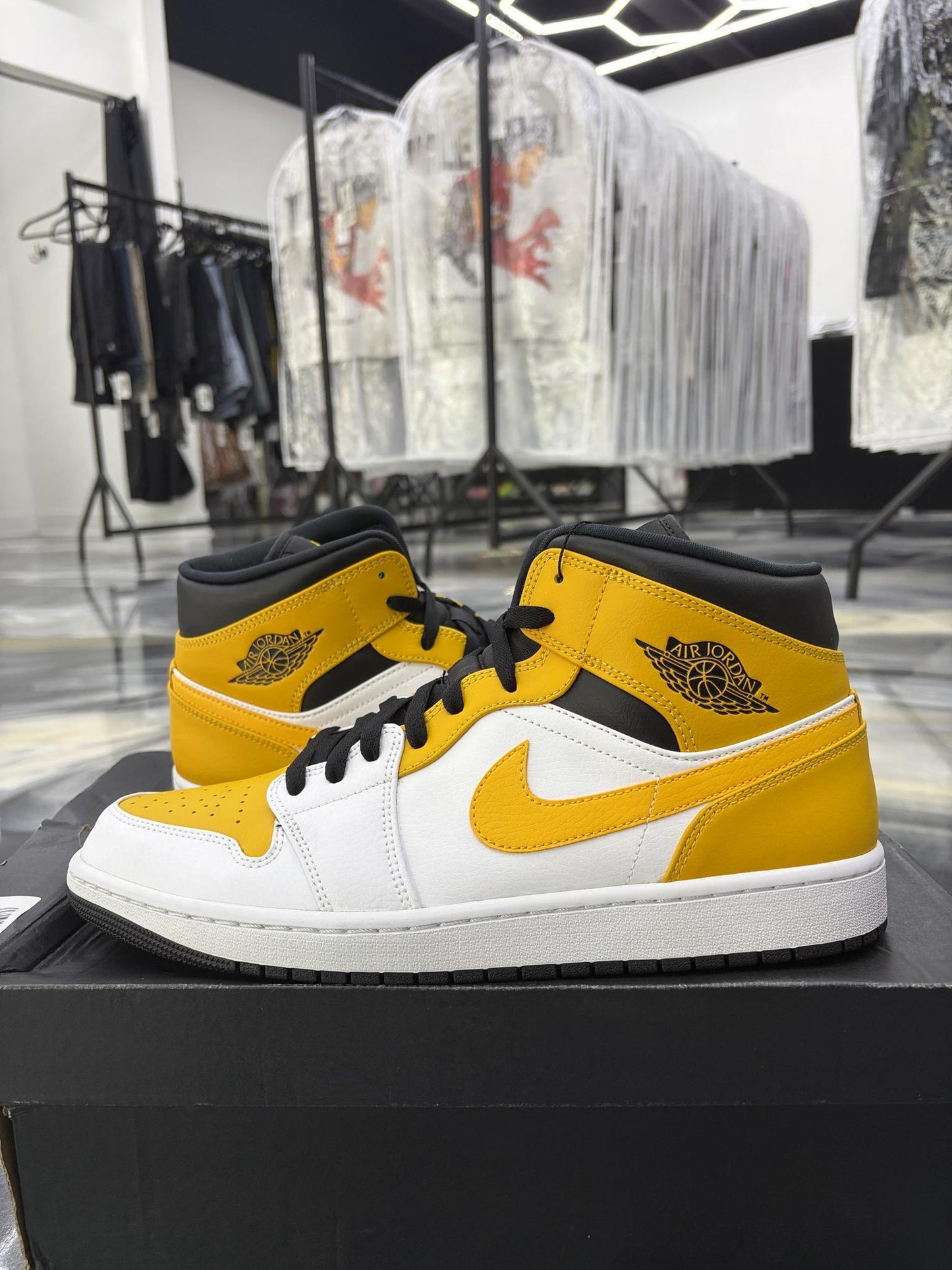 Jordan 1 Mid "University Gold" Used Size 12