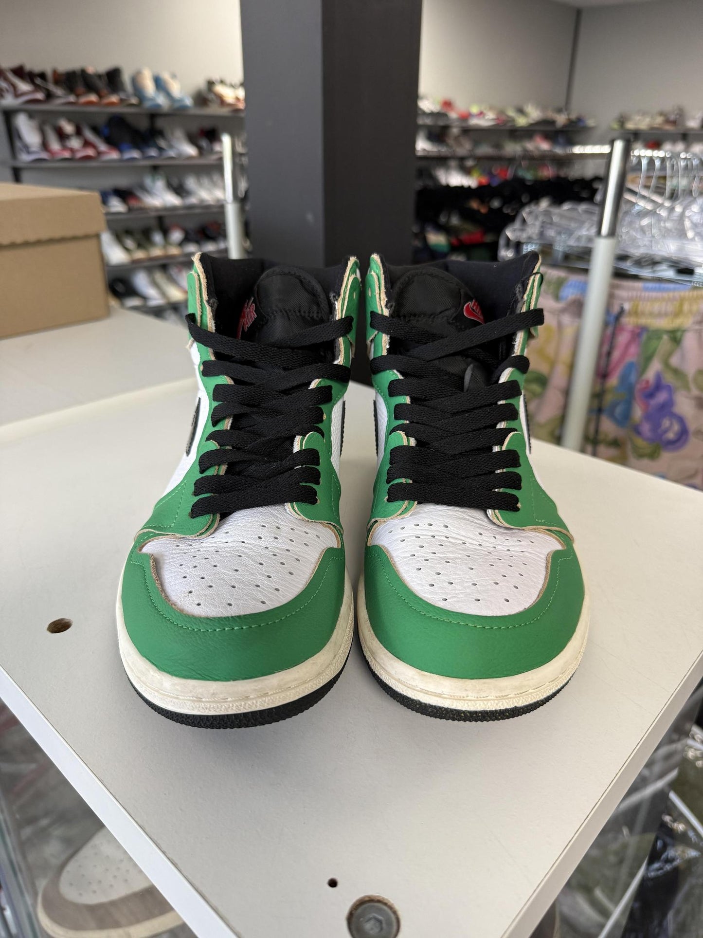 Jordan 1 "Lucky Green" Used Size 6.5Y/8W