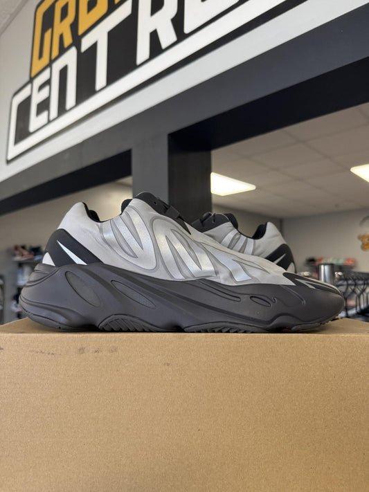 Yeezy MNVN "Metal" Used Size 10