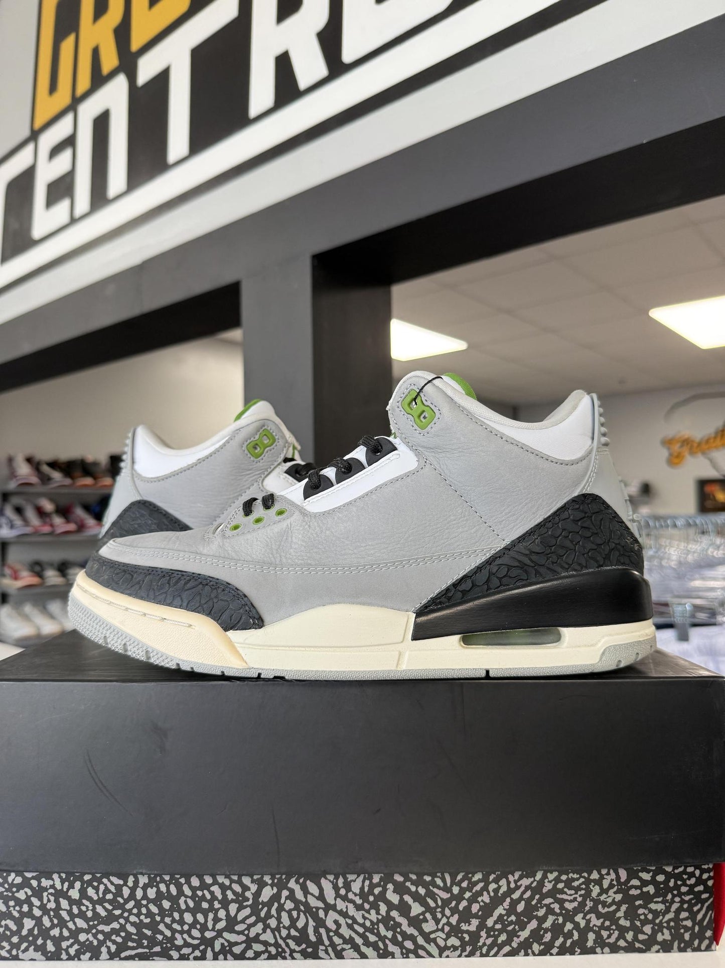 Jordan 3 "Chlorophyll" Used Size 9
