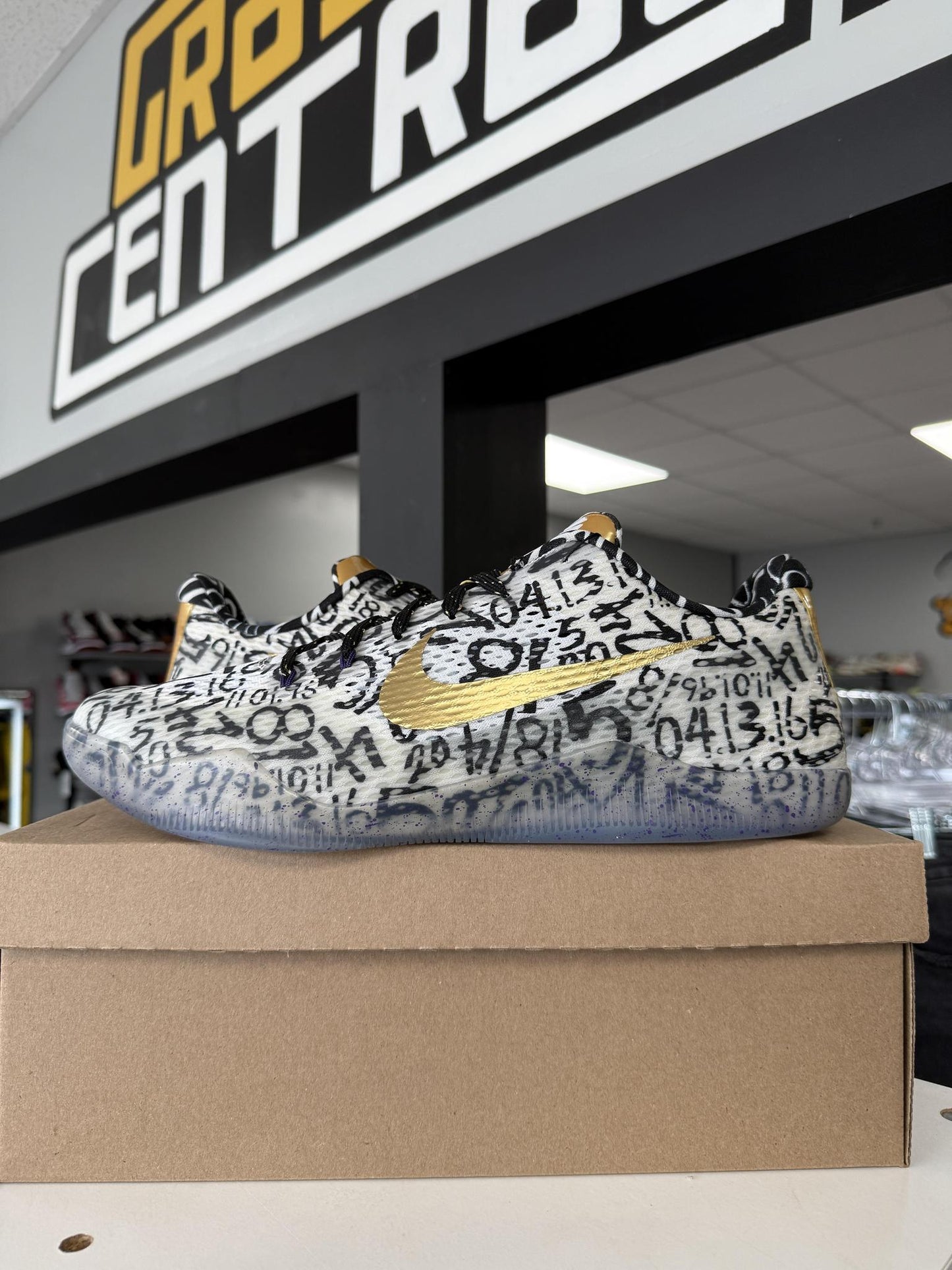 Kobe 11 Low ID "White Gold" Used Size 14
