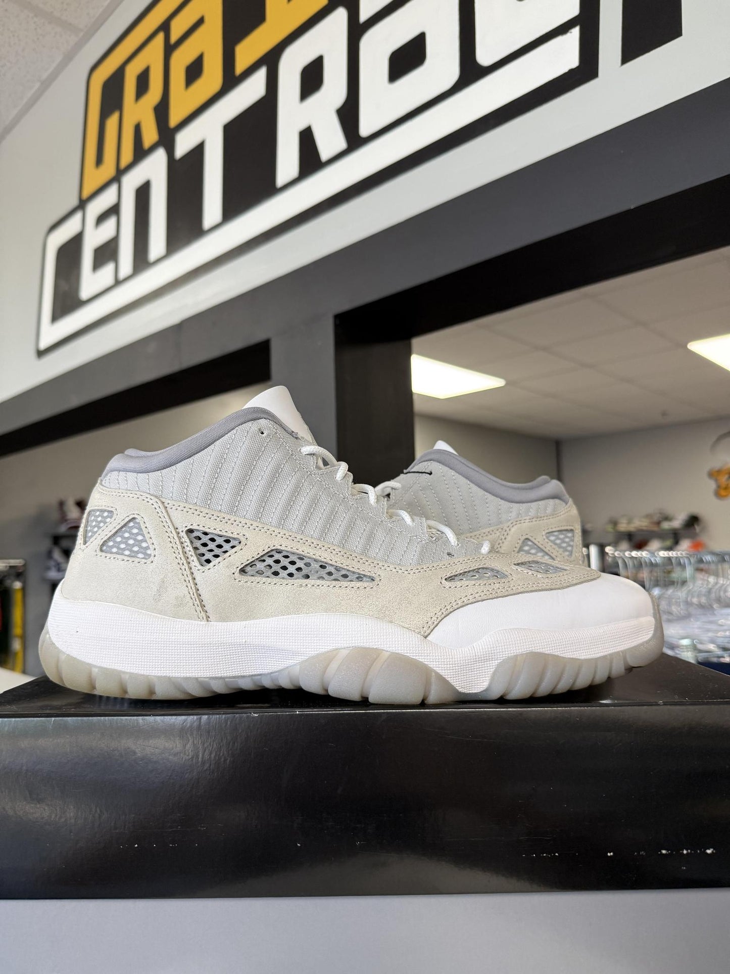 Jordan 11 Low IE "Grey" Used Size 13