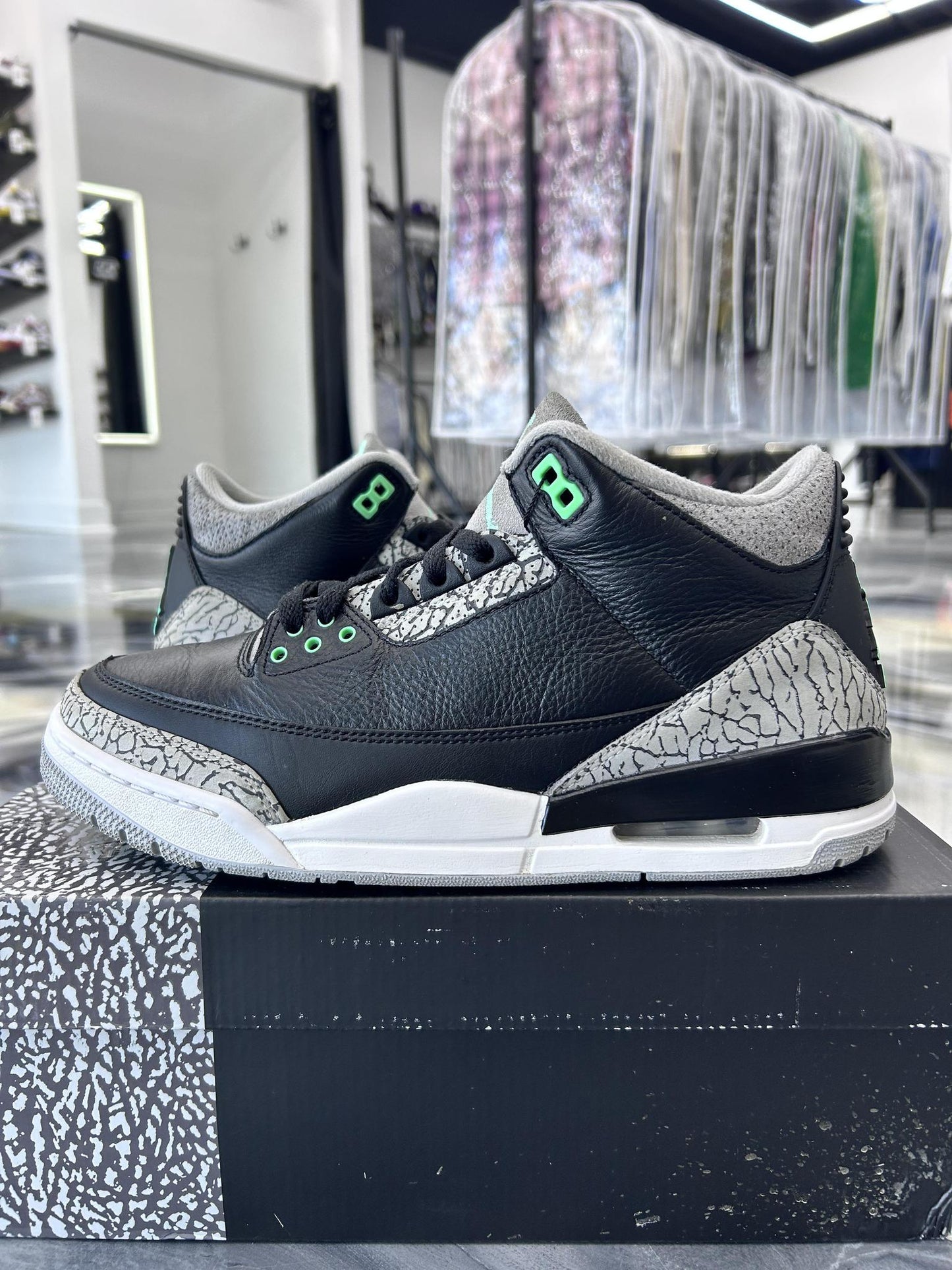 Jordan 3 "Green Glow" Used Size 9.5
