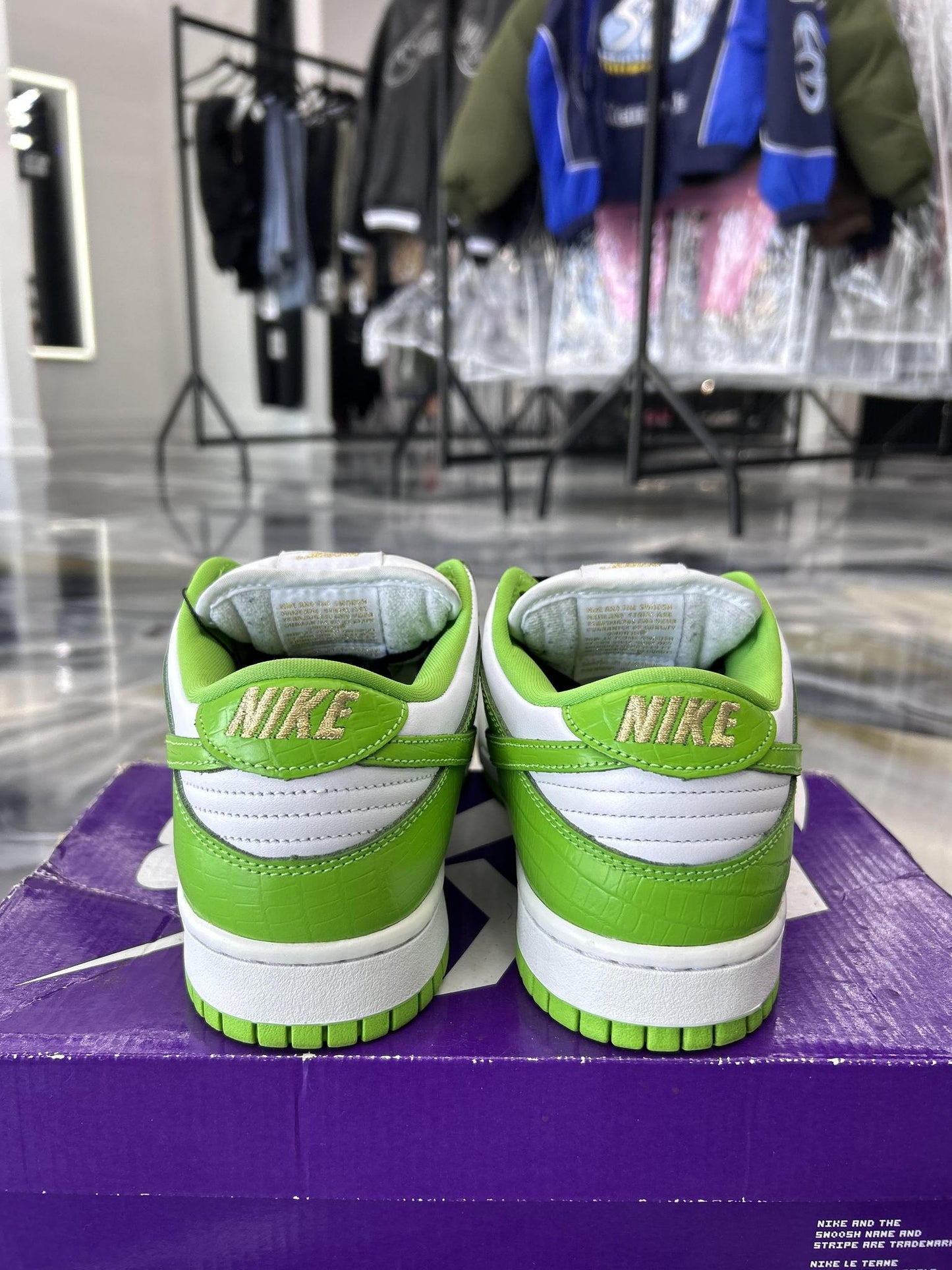 Nike SB Dunk Low x Supreme Stars "Mean Green" Used Size 9 (Missing Insoles)