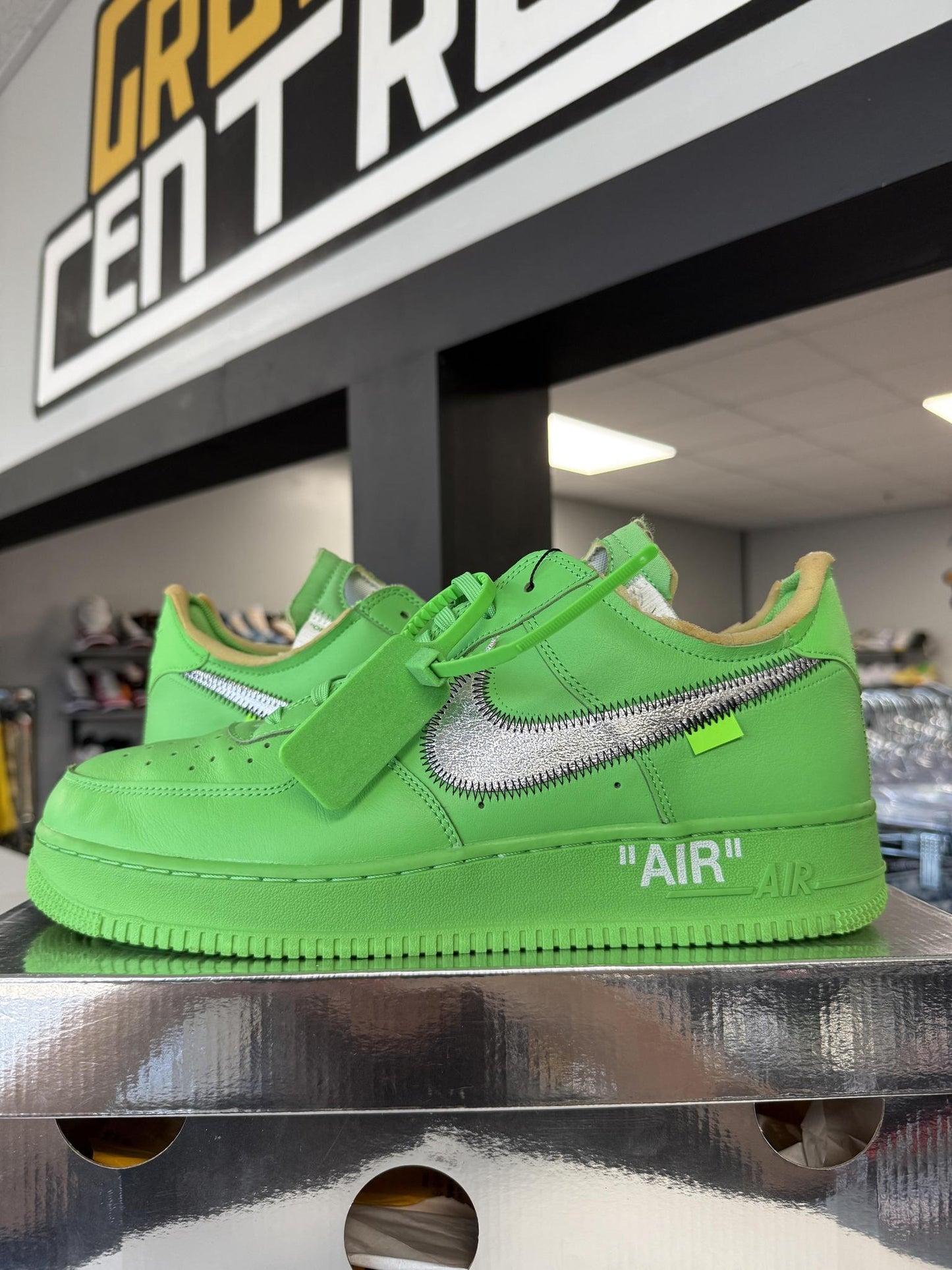 Nike Off White Air Force 1 "Green" Used Size 13