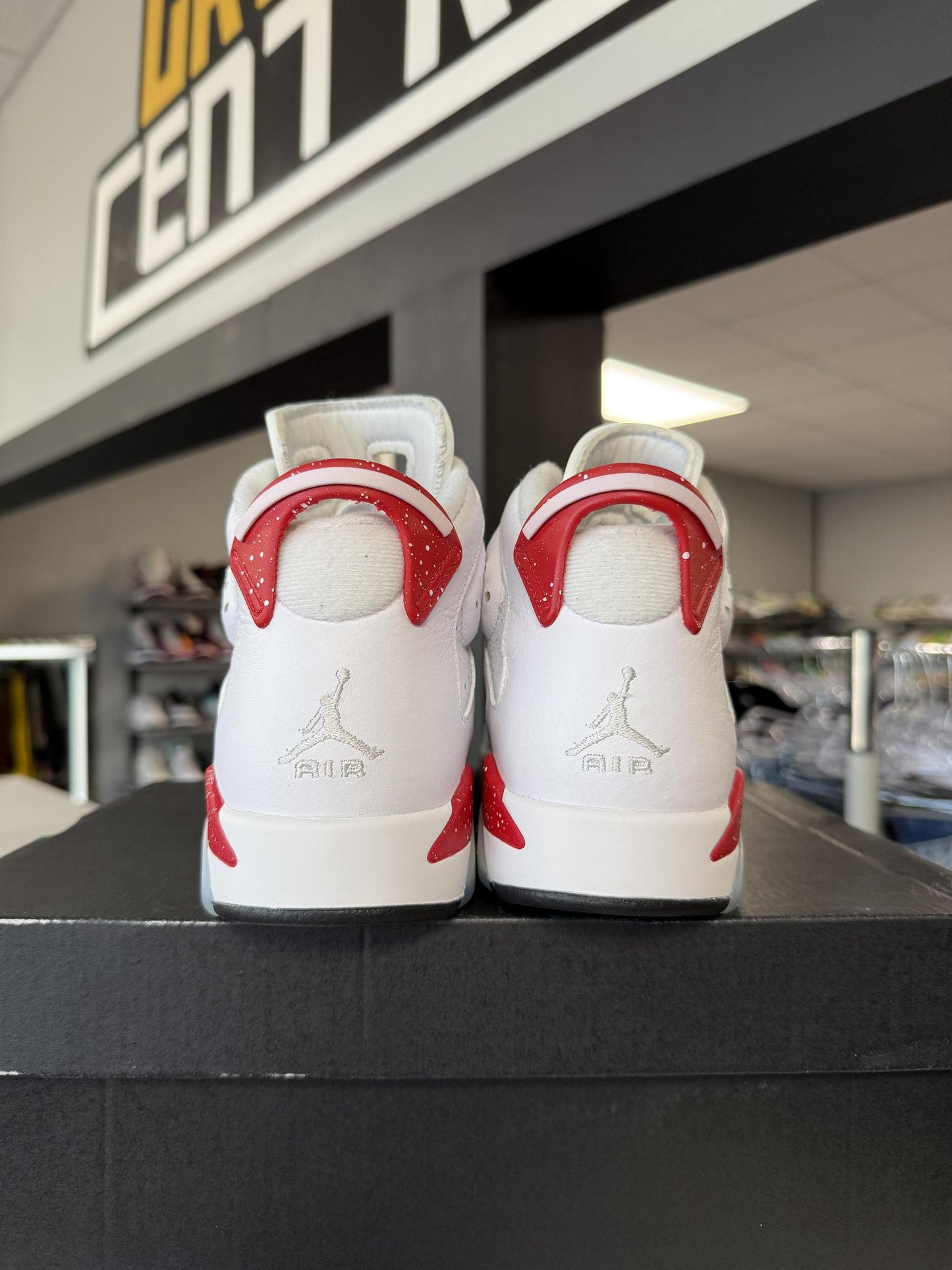 Jordan 6 "Red Oreo" Used Size 6Y/7.5W