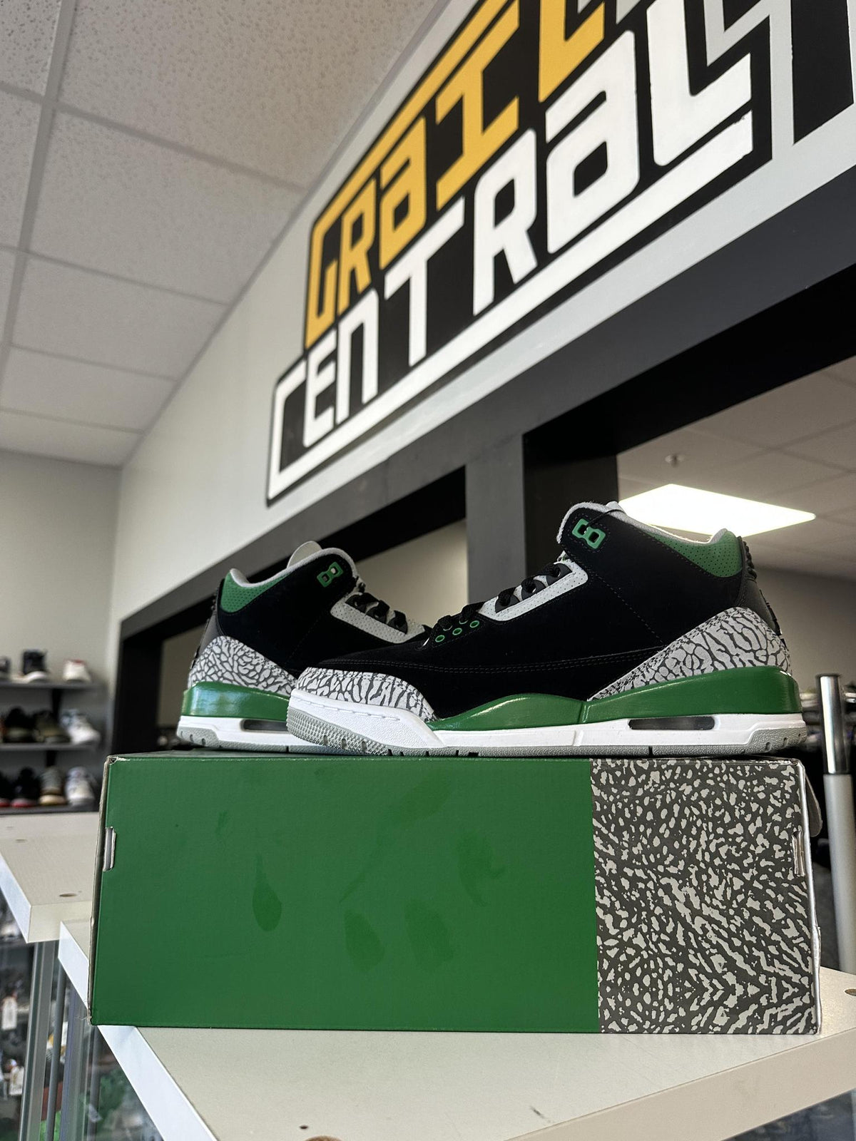 Jordan 3 "Pine Green" Size 8 Used
