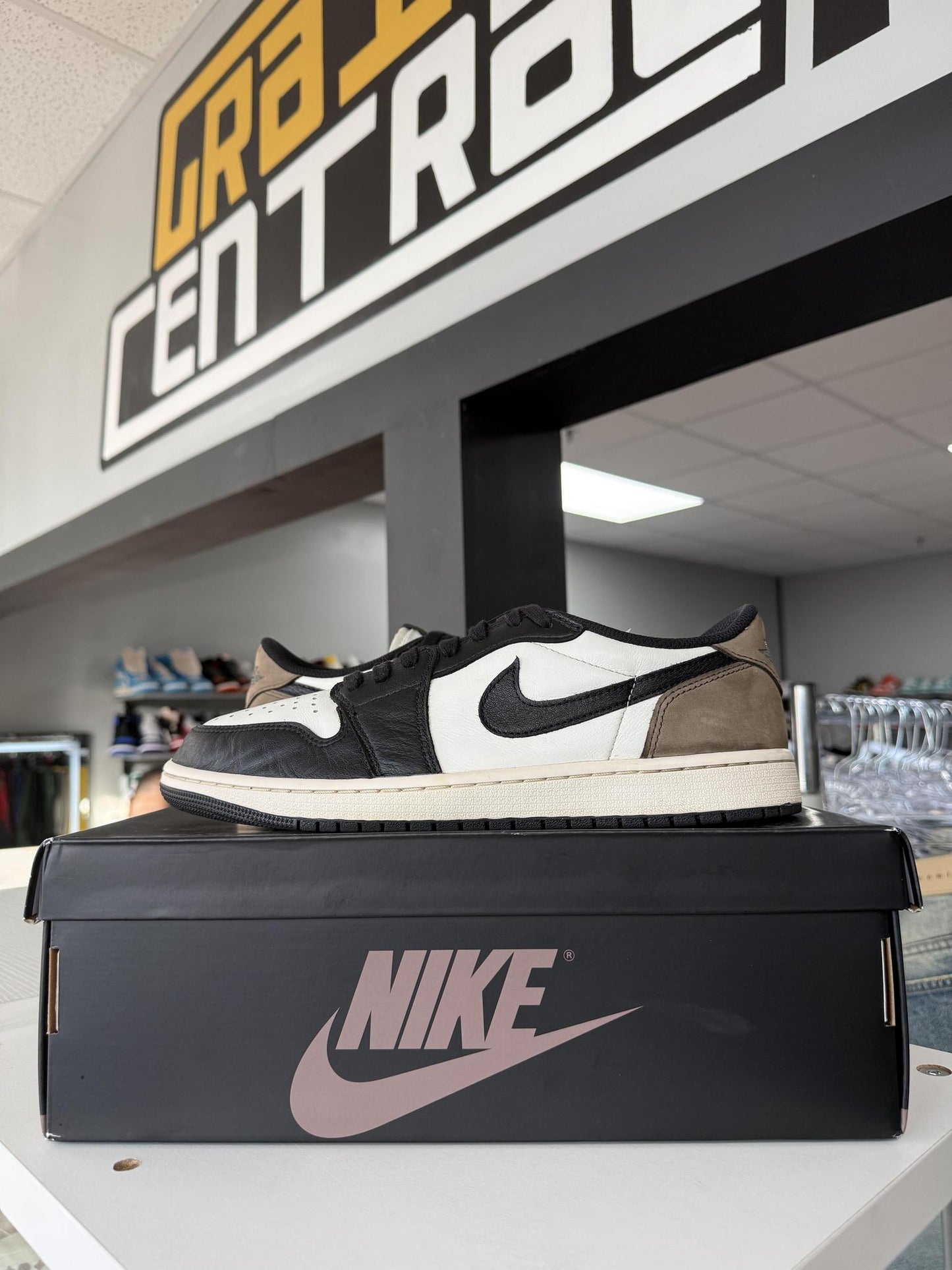 Jordan 1 Low "Mocha" Used Size 11