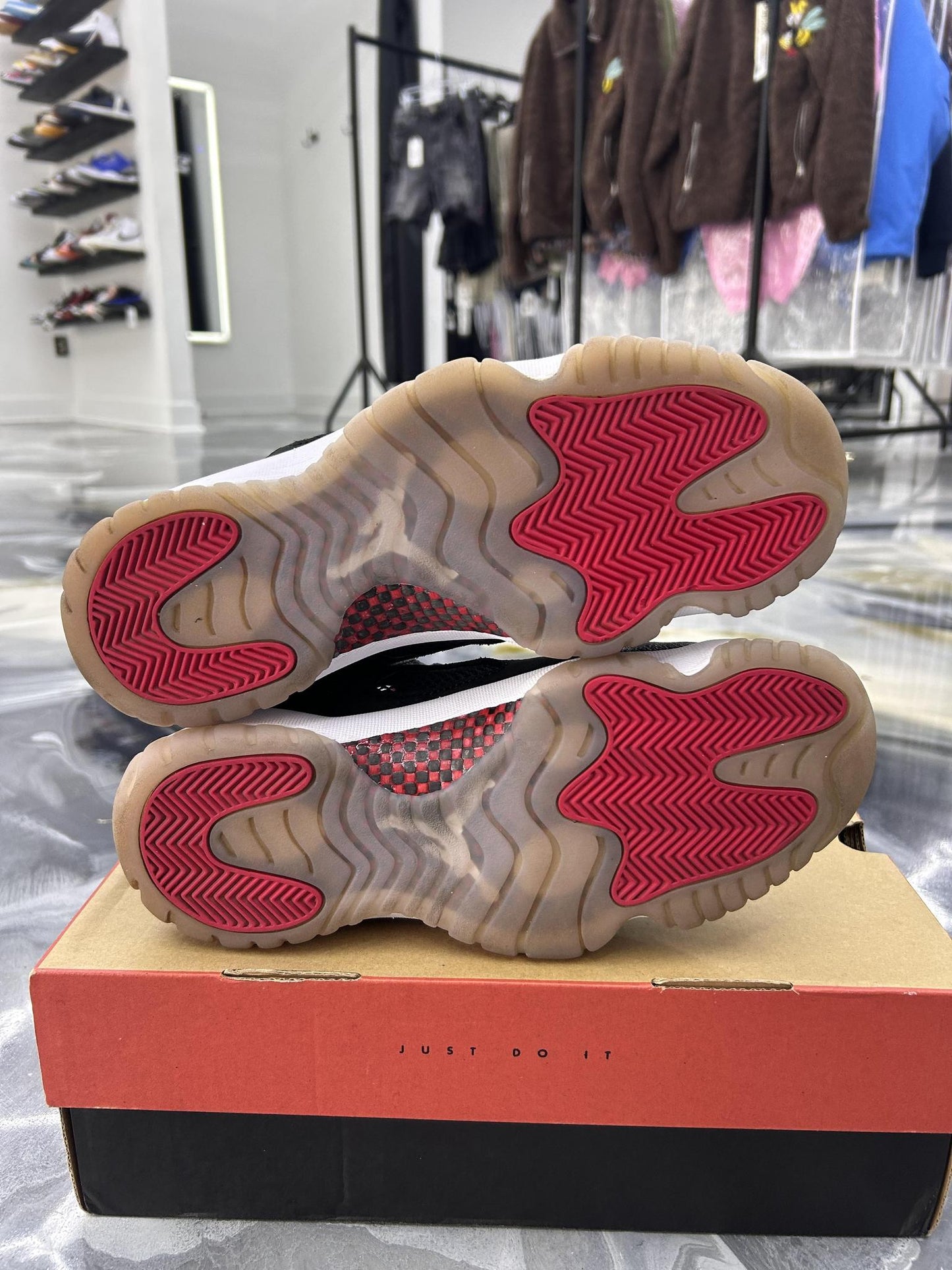 Jordan 11 Low IE "Bred" Used Size 9