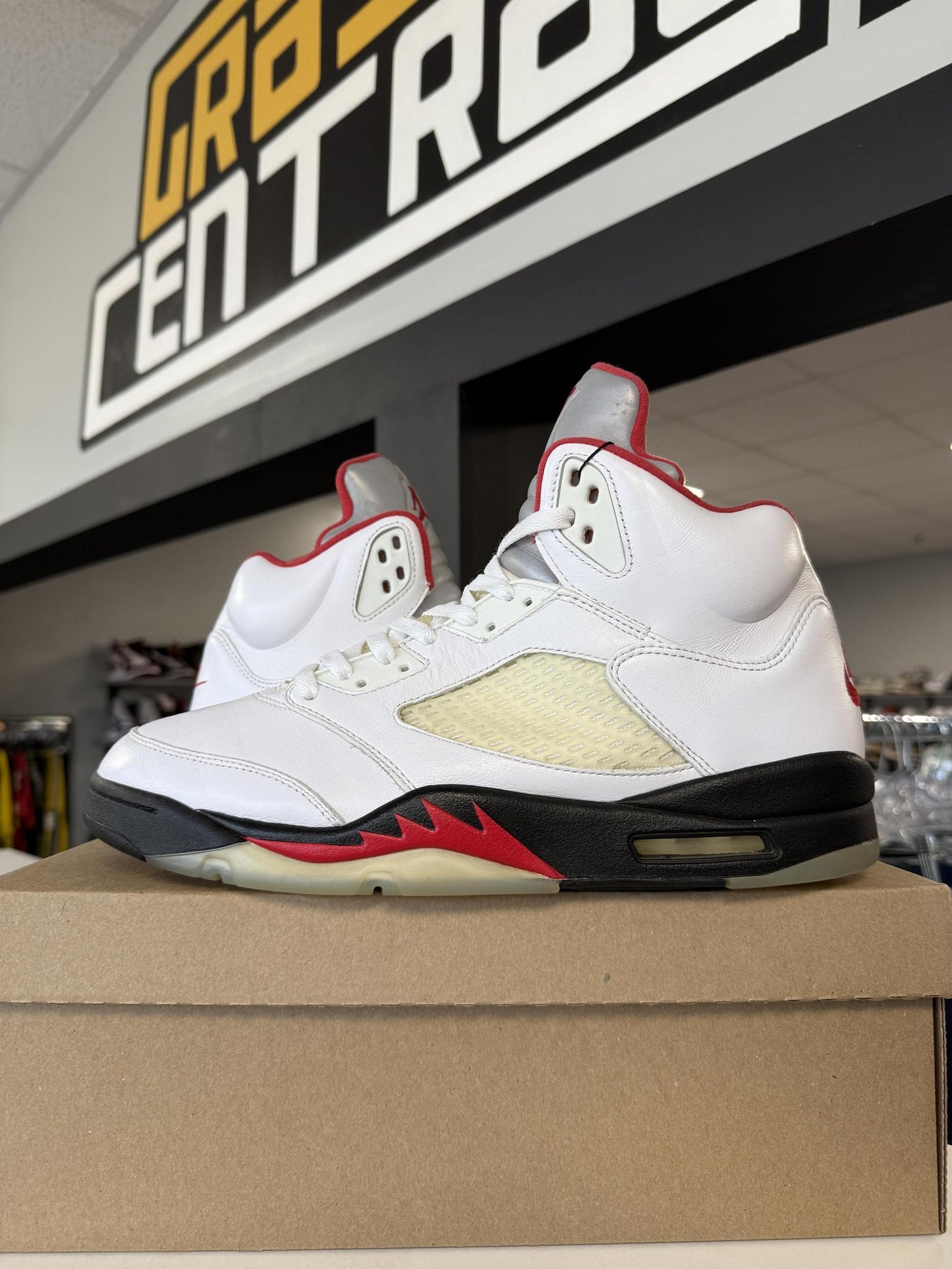 Jordan 5 "Fire Red (2020)" Used Size 12