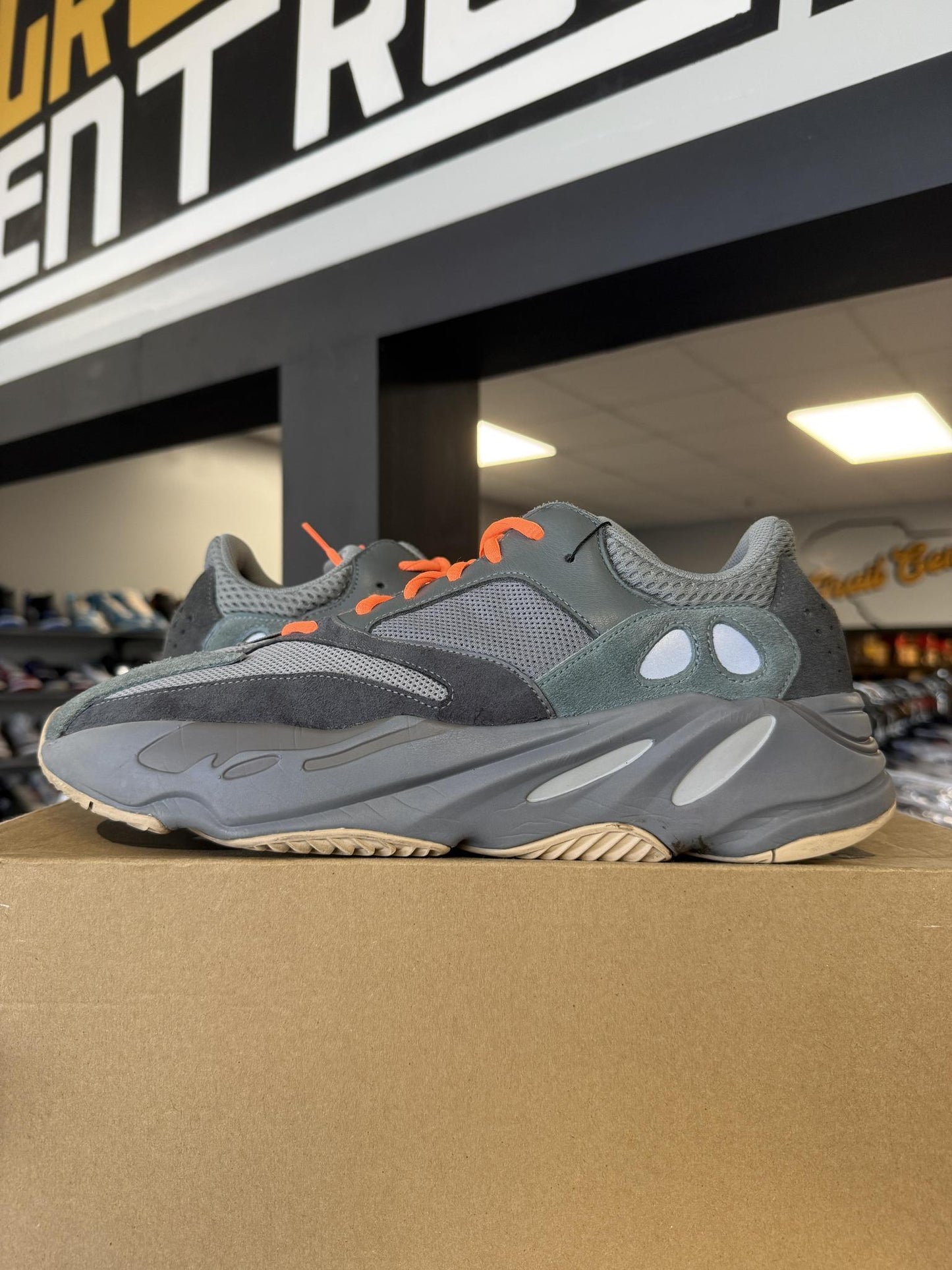 Yeezy 700 "Teal Blue" Used Size 12