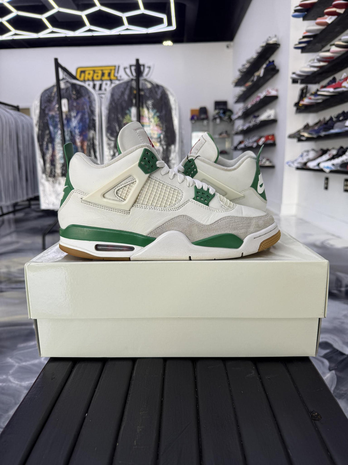 Jordan 4 x Nike SB "Pine Green" Used Size 10.5