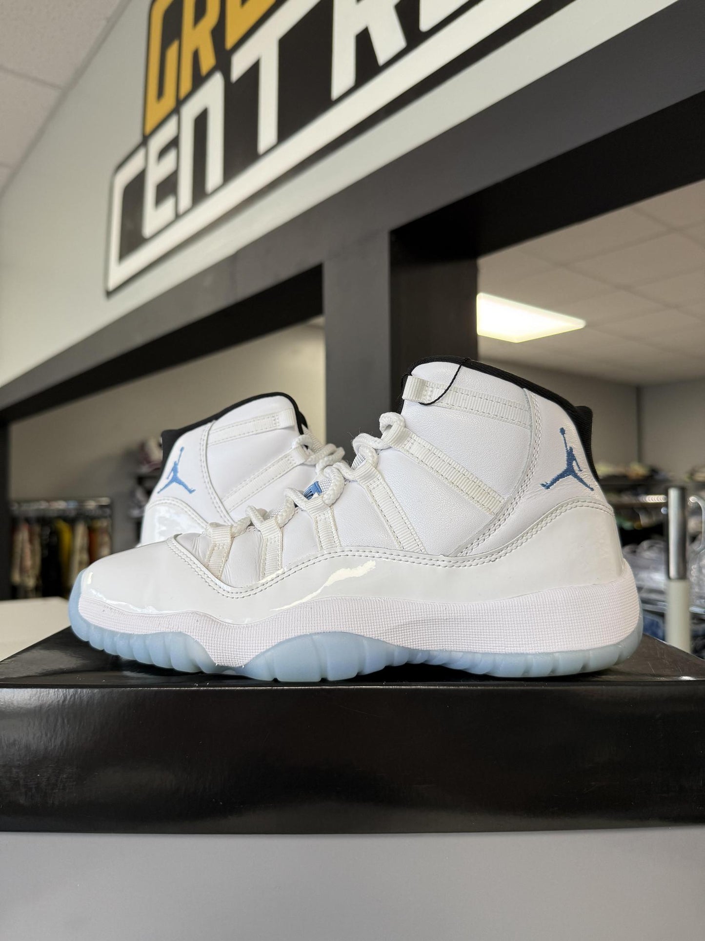 Jordan 11 "Legend Blue" Used Size 6.5Y/8W