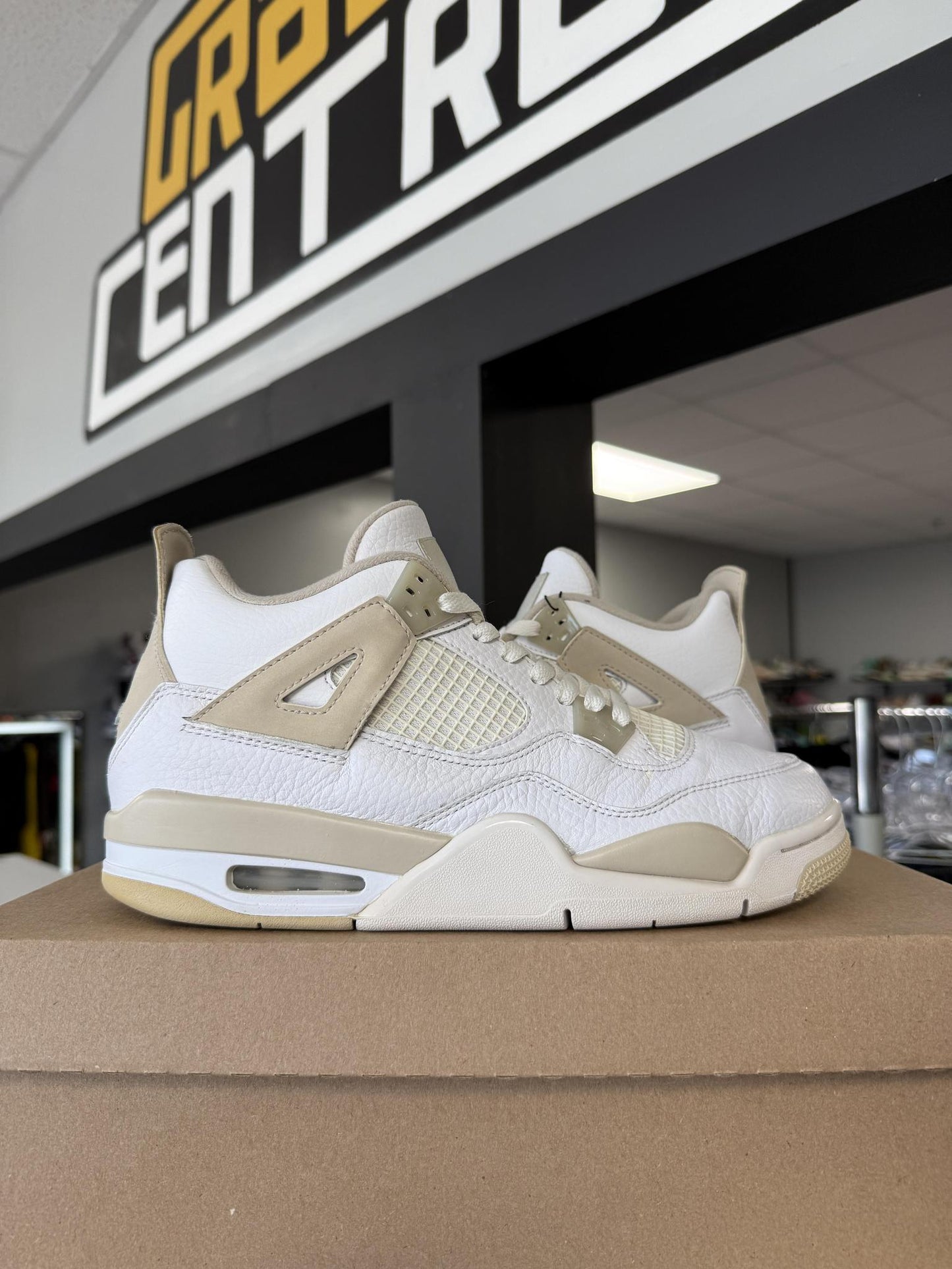 Jordan 4 "Sand" Used Size 7.5
