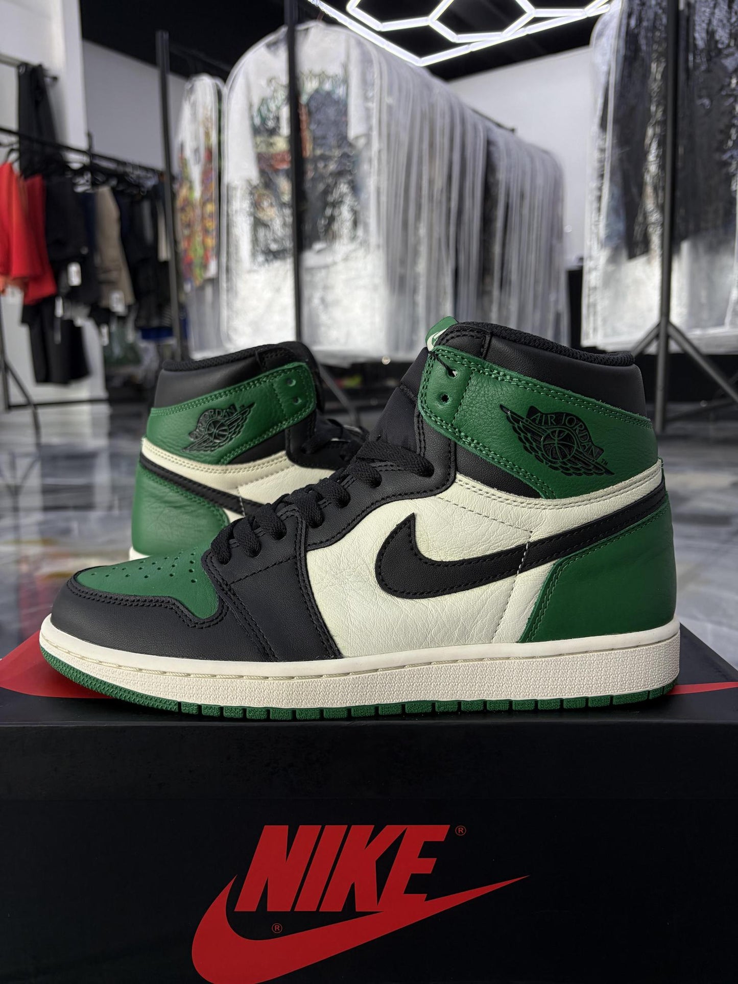 Jordan 1 "Pine Green" Used Size 10