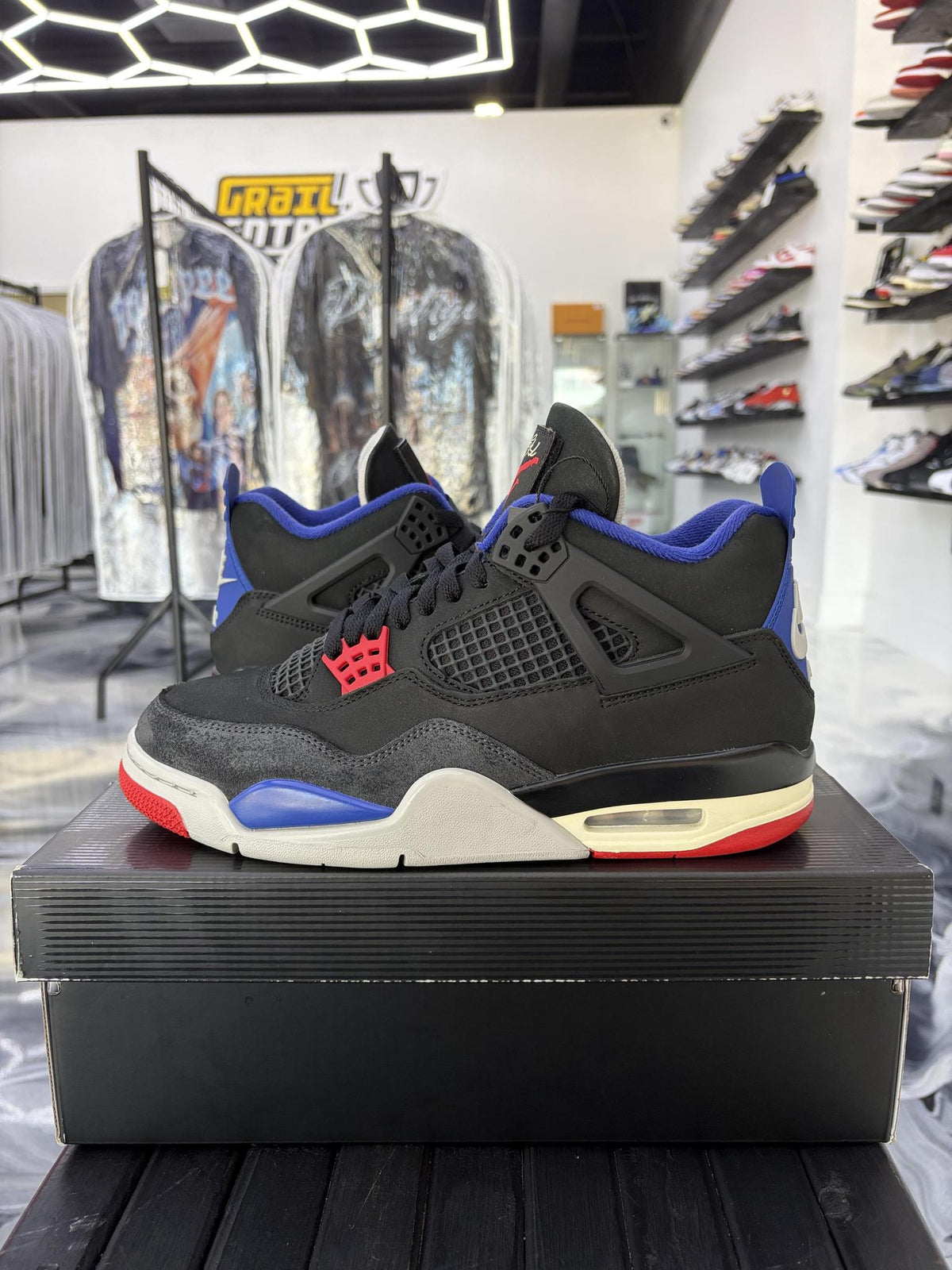 Jordan 4 "Rare Air" Used Size 9