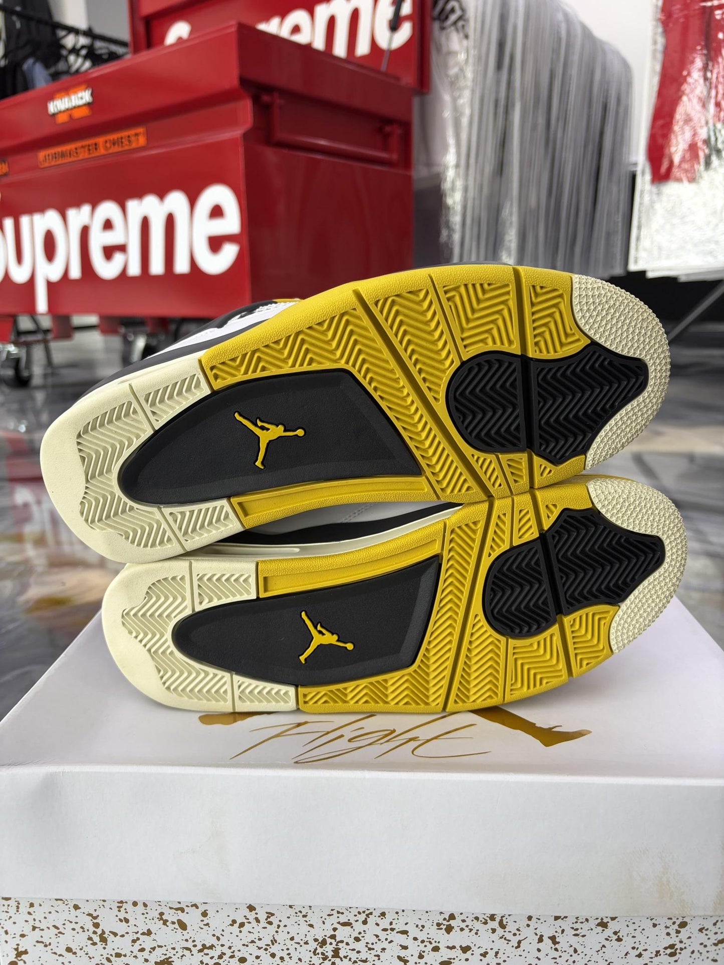 Jordan 4 "Vivid Sulfur" Used Size 10.5W/9M