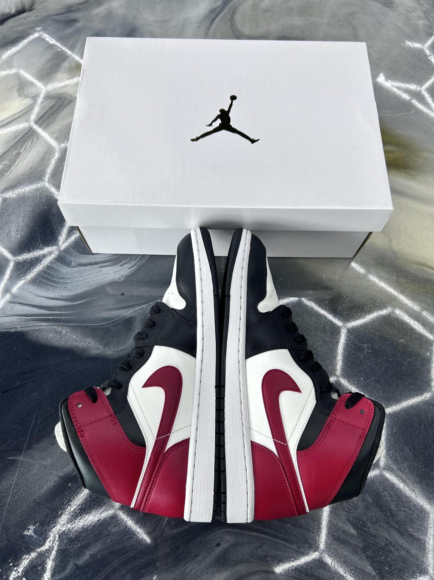 Jordan 1 Mid "Gym Red Off Noir" Used Size 9.5