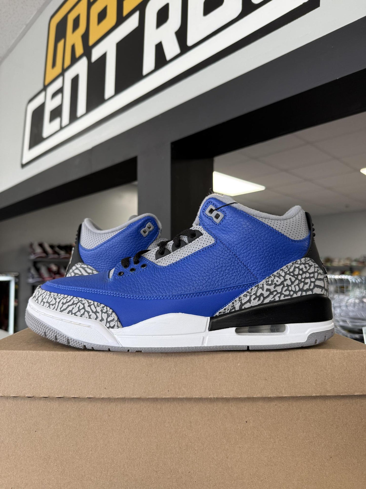 Jordan 3 "Royal" Used Size 10.5