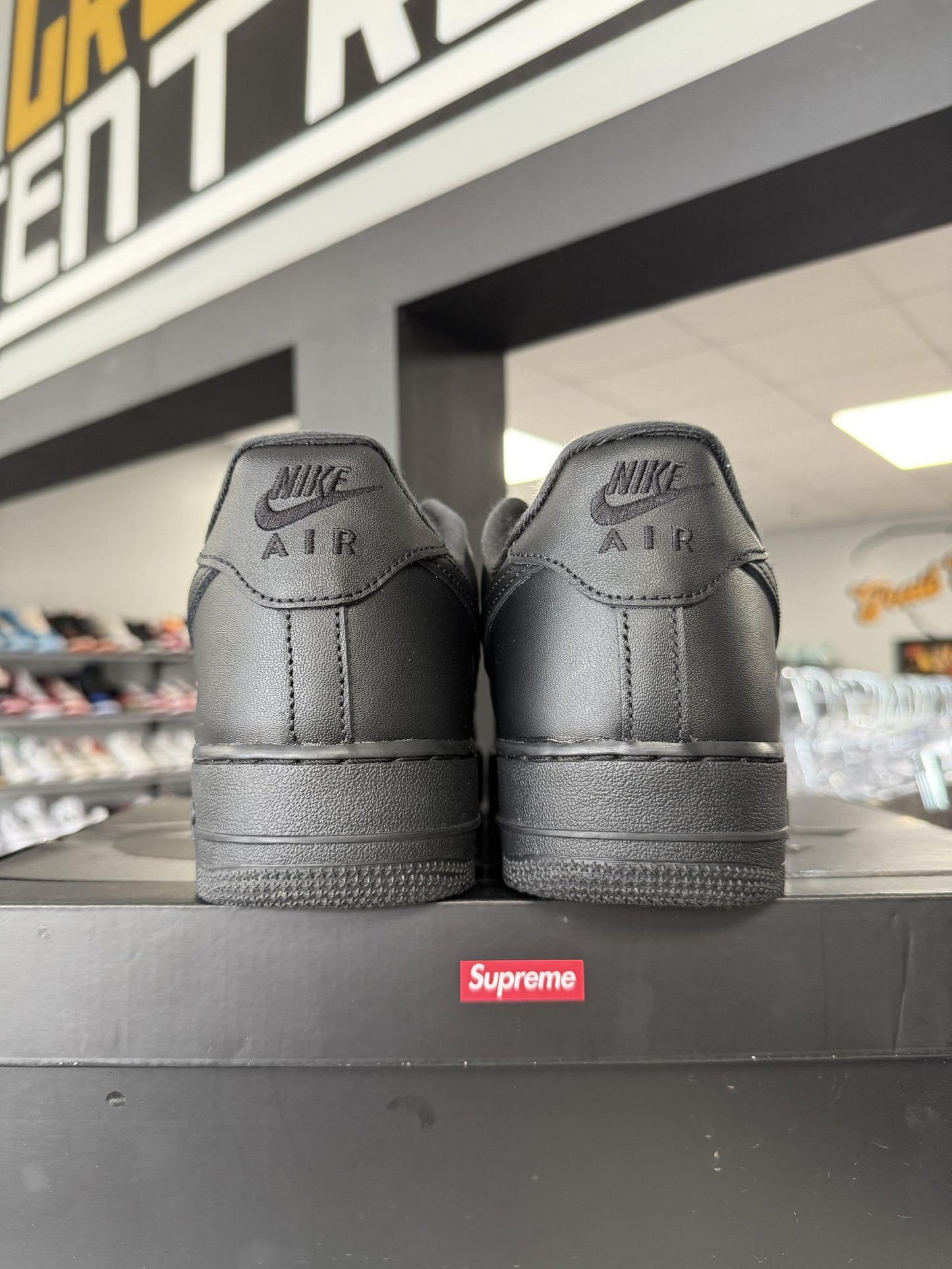 Nike Air Force 1 Low Supreme "Black" Used Size 10.5