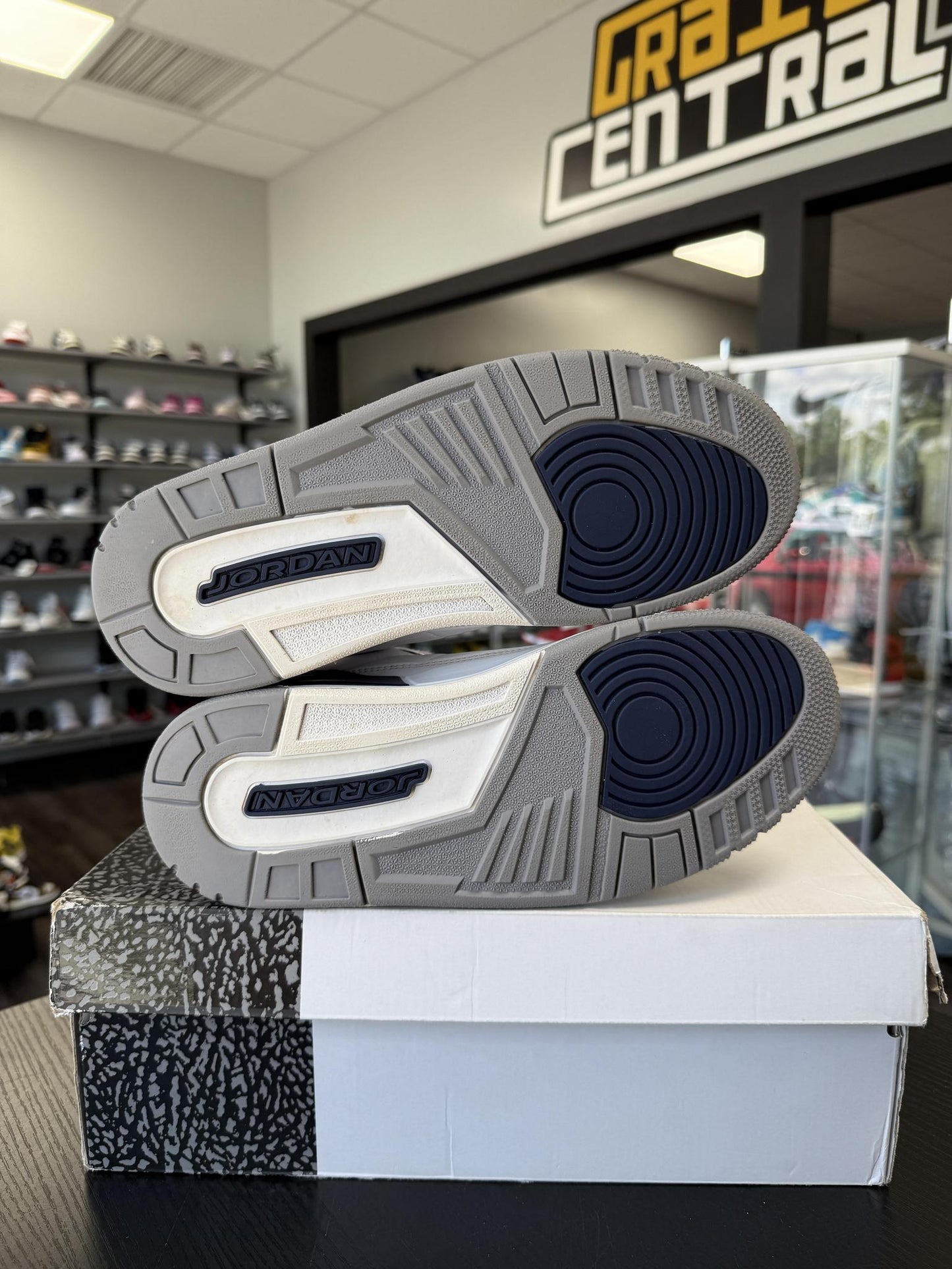 Jordan 3 "Midnight Navy" Used Size 8.5