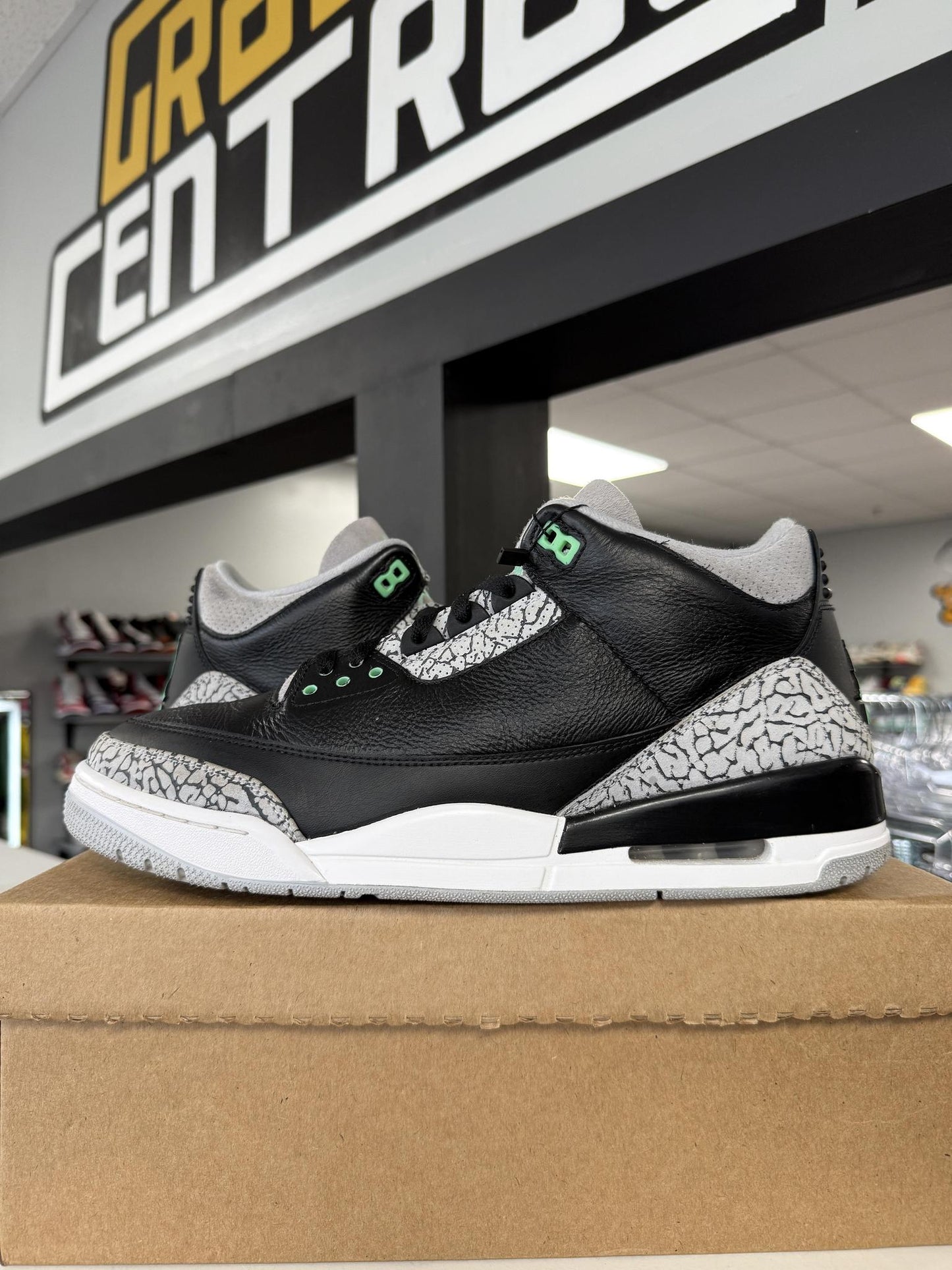 Jordan 3 "Green Glow" Used Size 13