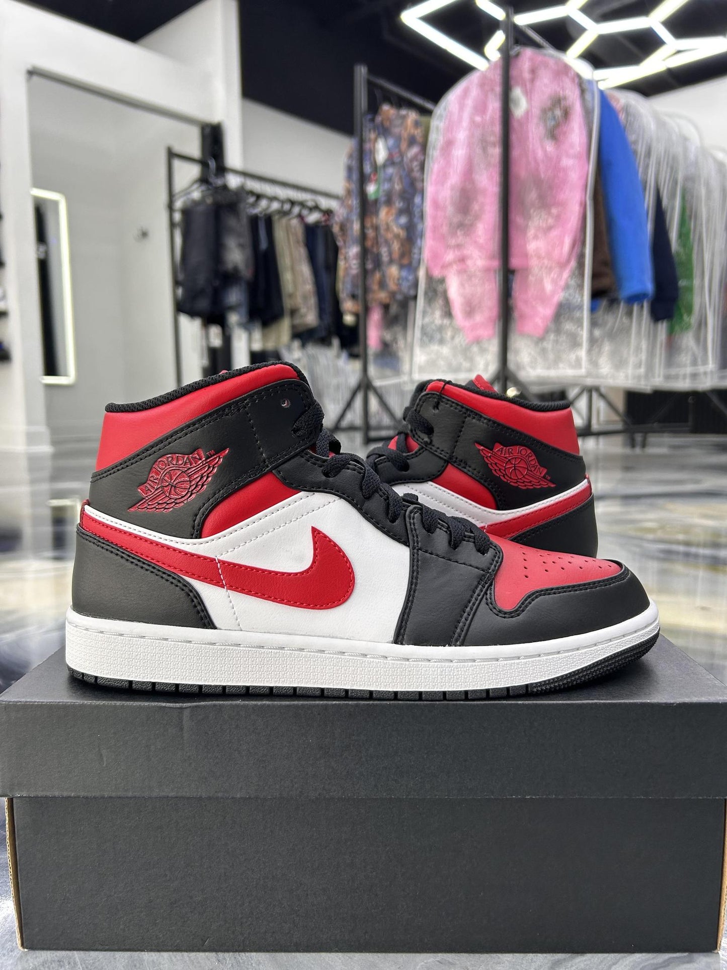Jordan 1 Mid "White Black Red" Used Size 9