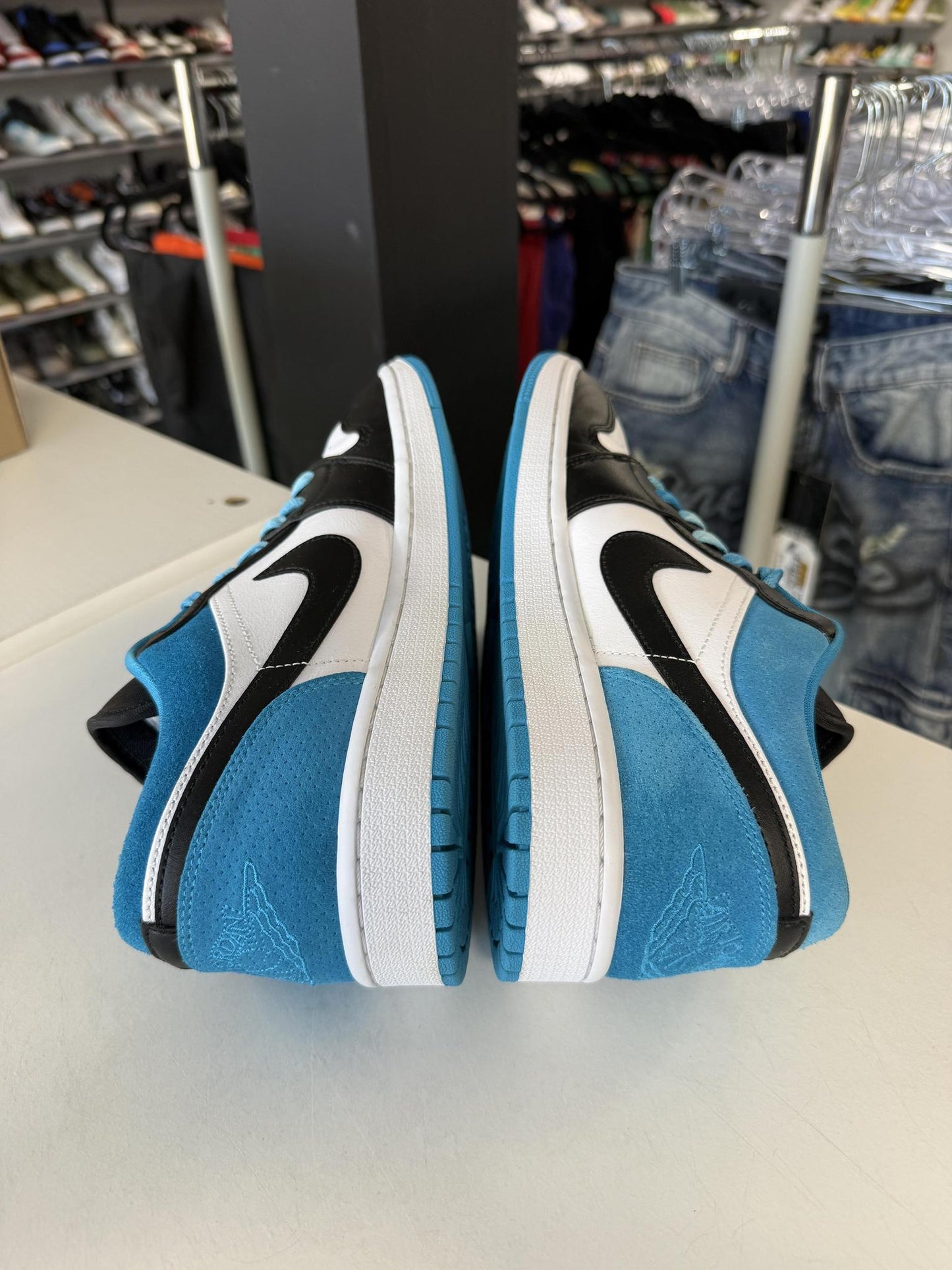 Jordan 1 Low "Laser Blue" Used Size 10.5