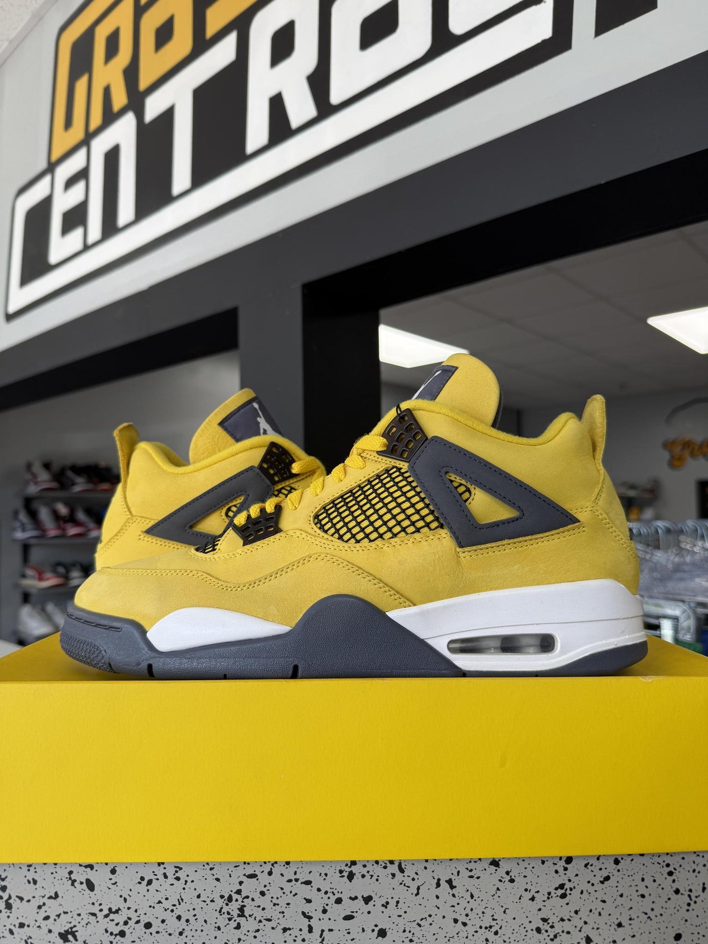 Jordan 4 "Lightning" Used Size 12