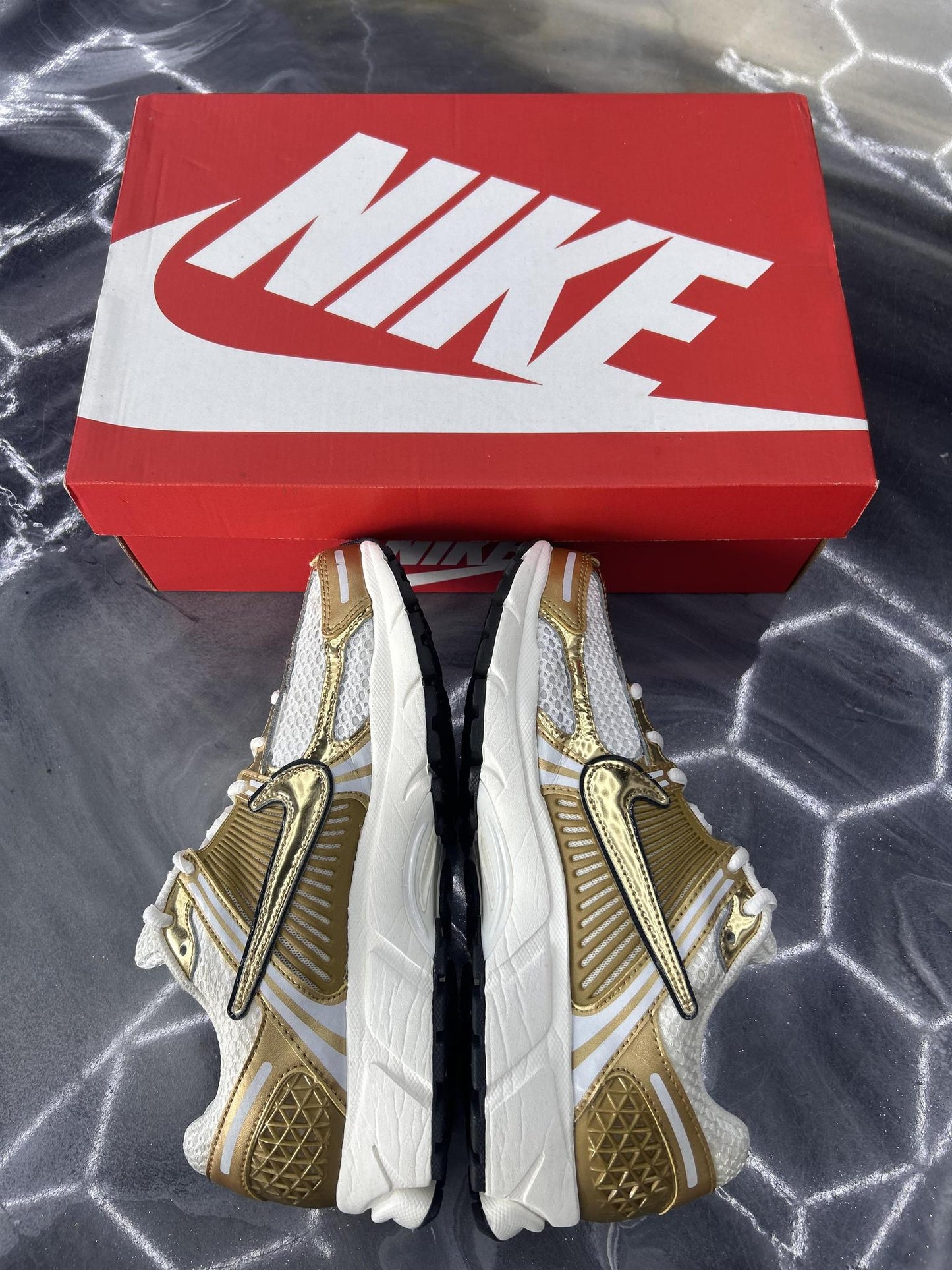 Nike Zoom Vomero "Metallic Gold" Used Size 8