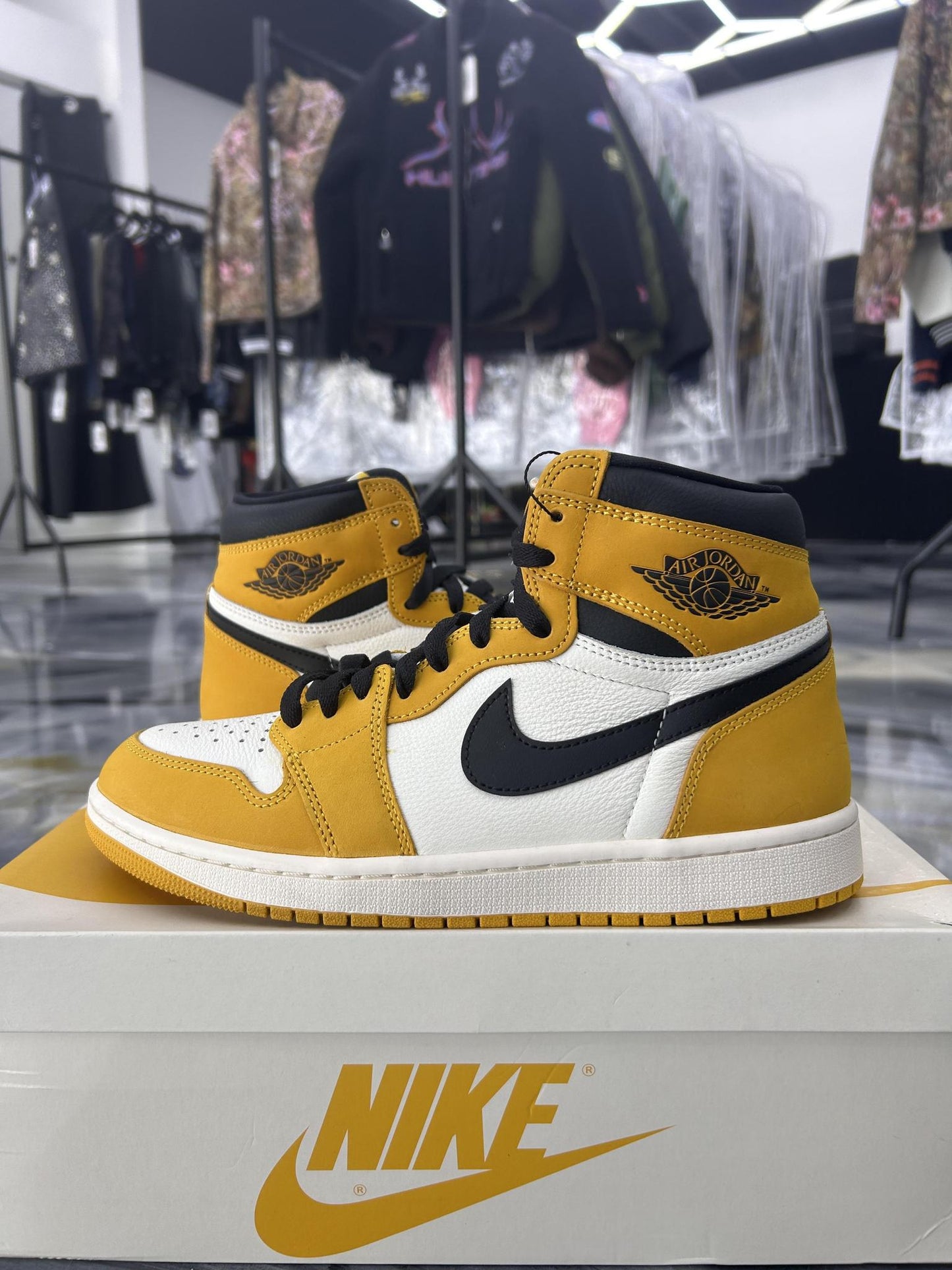 Jordan 1 "Yellow Ochre" Used Size 9