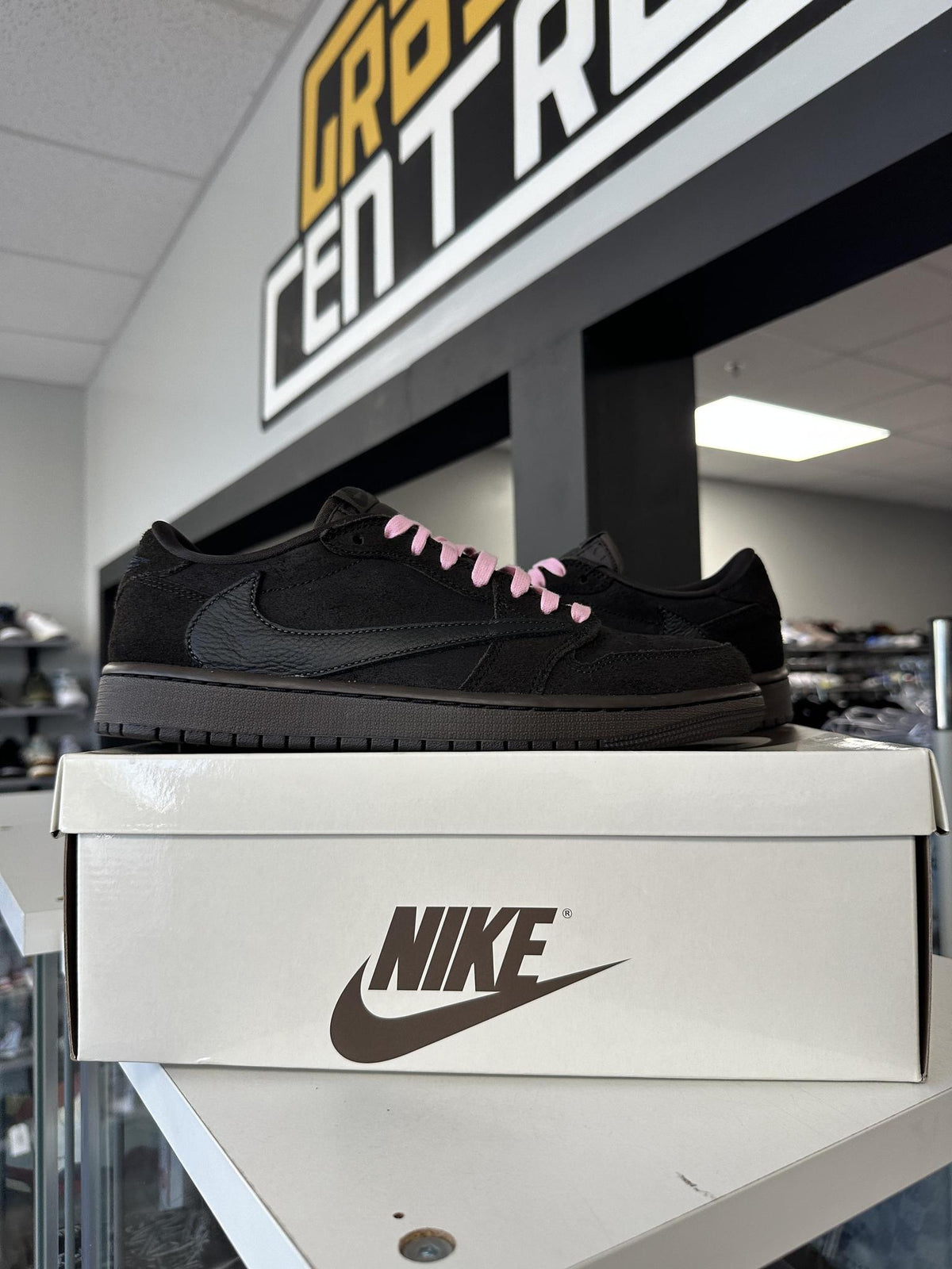 Jordan 1 Low x Travis Scott Velvet Brown Used