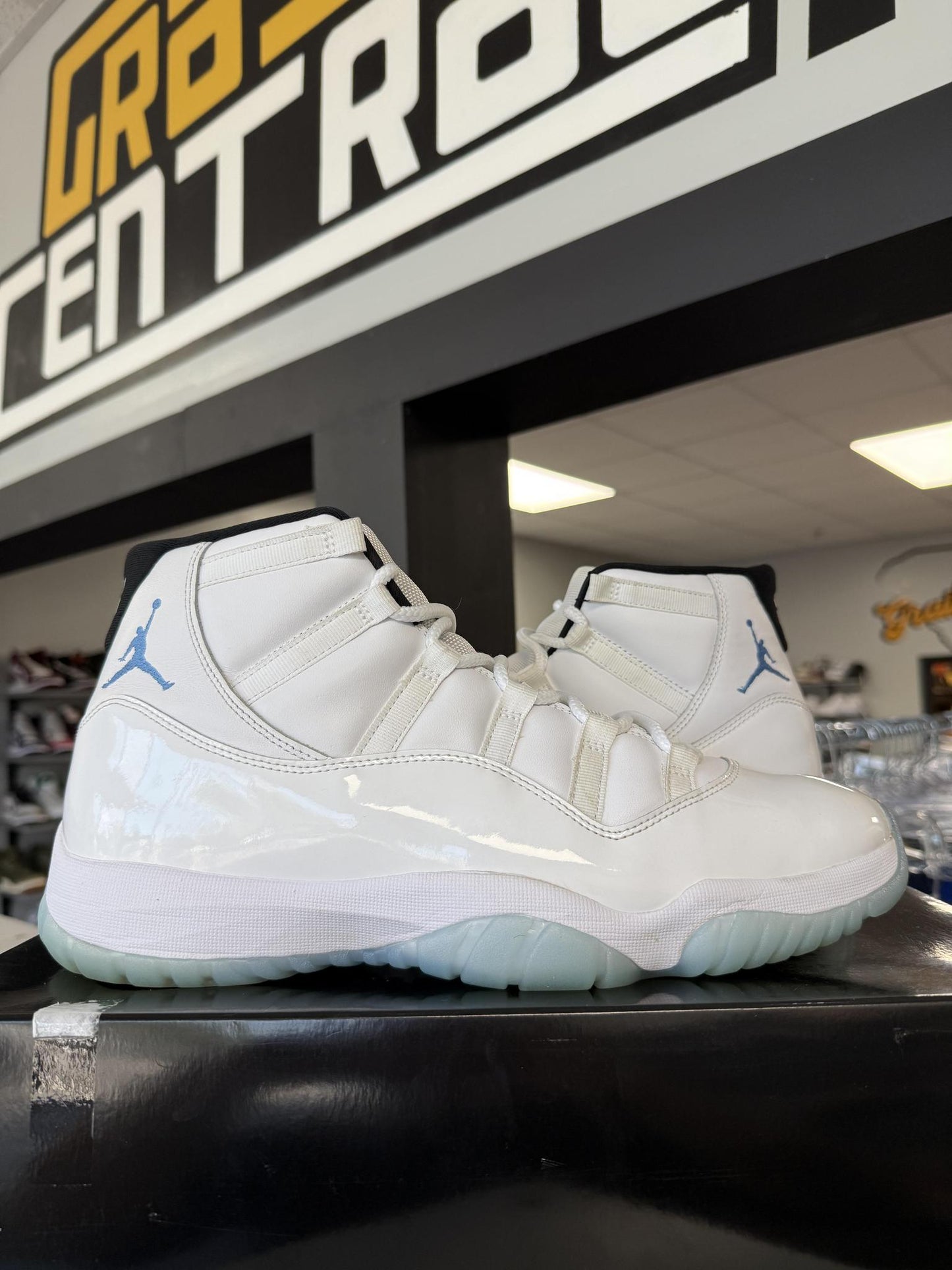 Jordan 11 "Legend Blue" Used Size 13