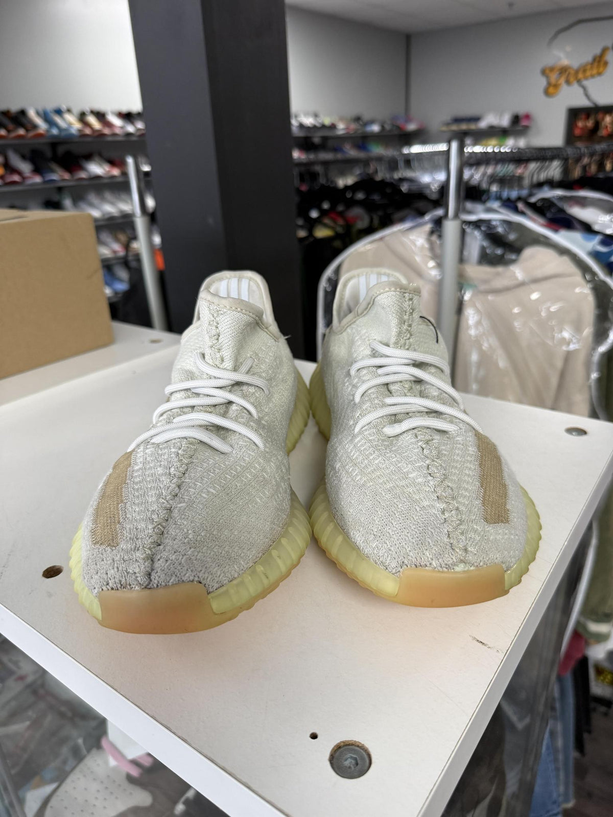 Yeezy 350 V2 "Hyperspace" Used Size 8.5