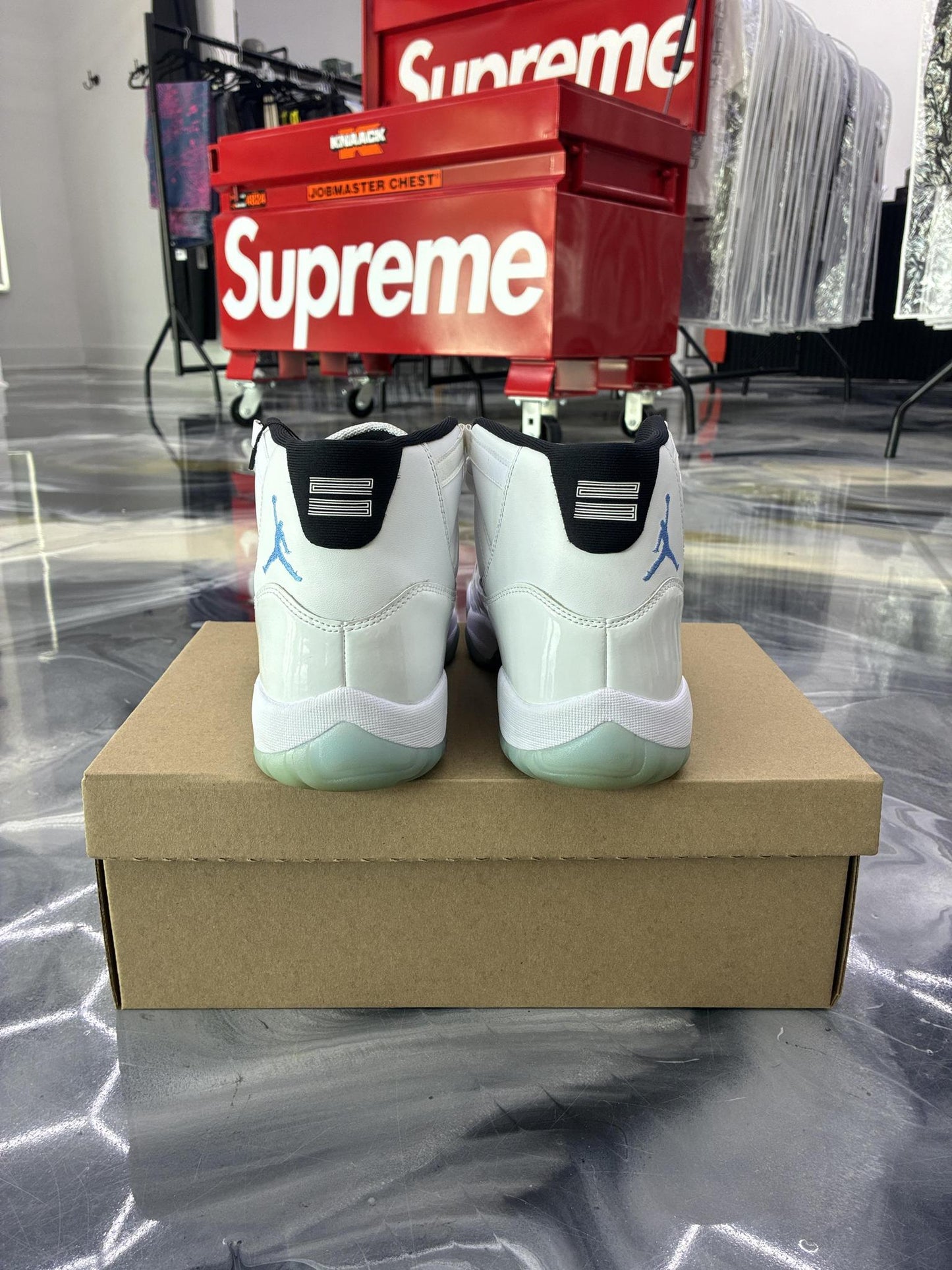 Jordan 11 "Legend Blue" Used Size 9.5