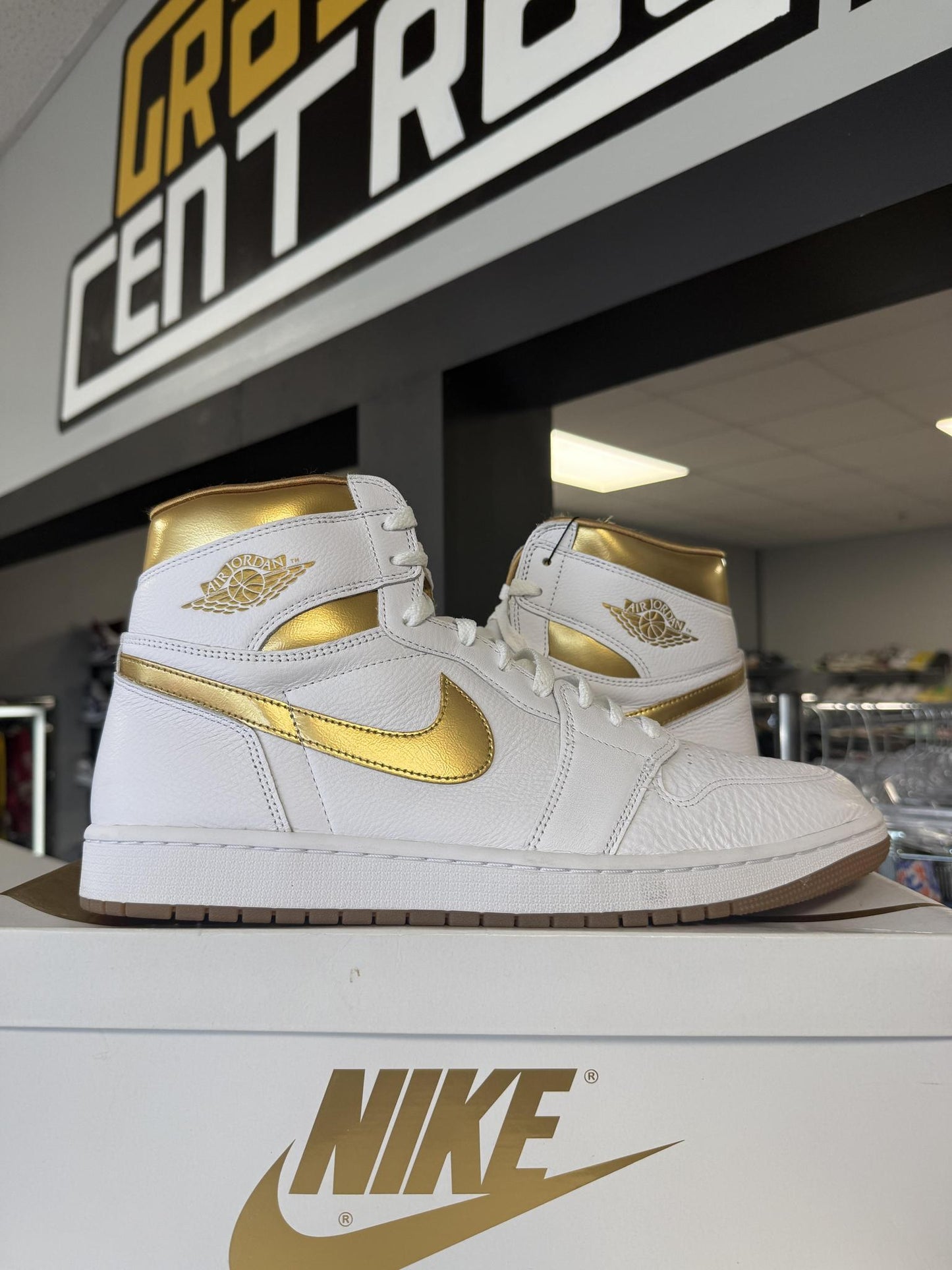 Jordan 1 "Metallic Gold" Used Size 13