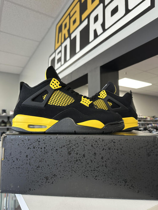 Jordan 4 "Thunder" Used Size 8.5